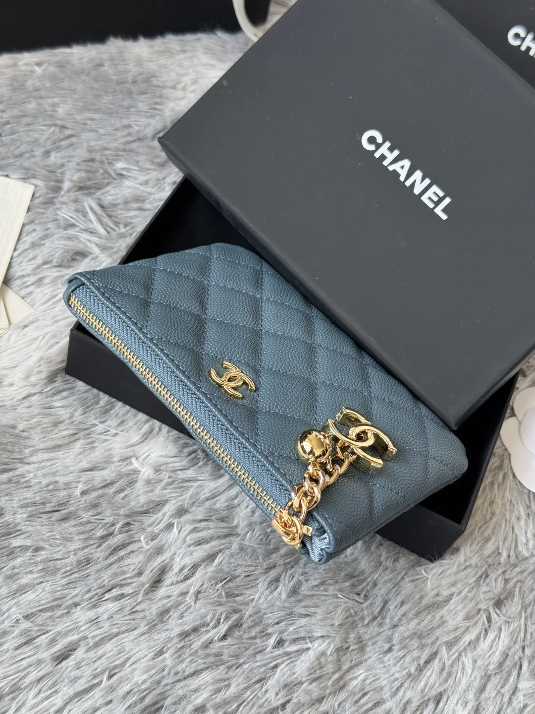 Chanel A50168 Zipped Pendant Coin Purse Card Holder - Detail view 4