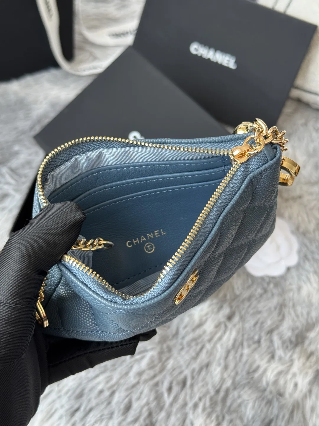 Chanel A50168 Zipped Pendant Coin Purse Card Holder - Detail view 8