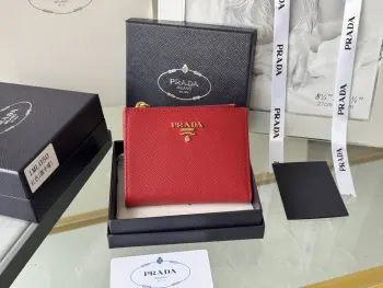 1ML050 Saffiano Leather Bifold Wallet