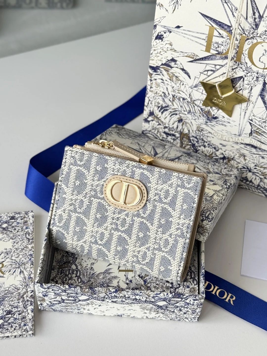 Dior S2197UBHZ_M928 Dior Caro Dahlia Wallet - Detail view 2