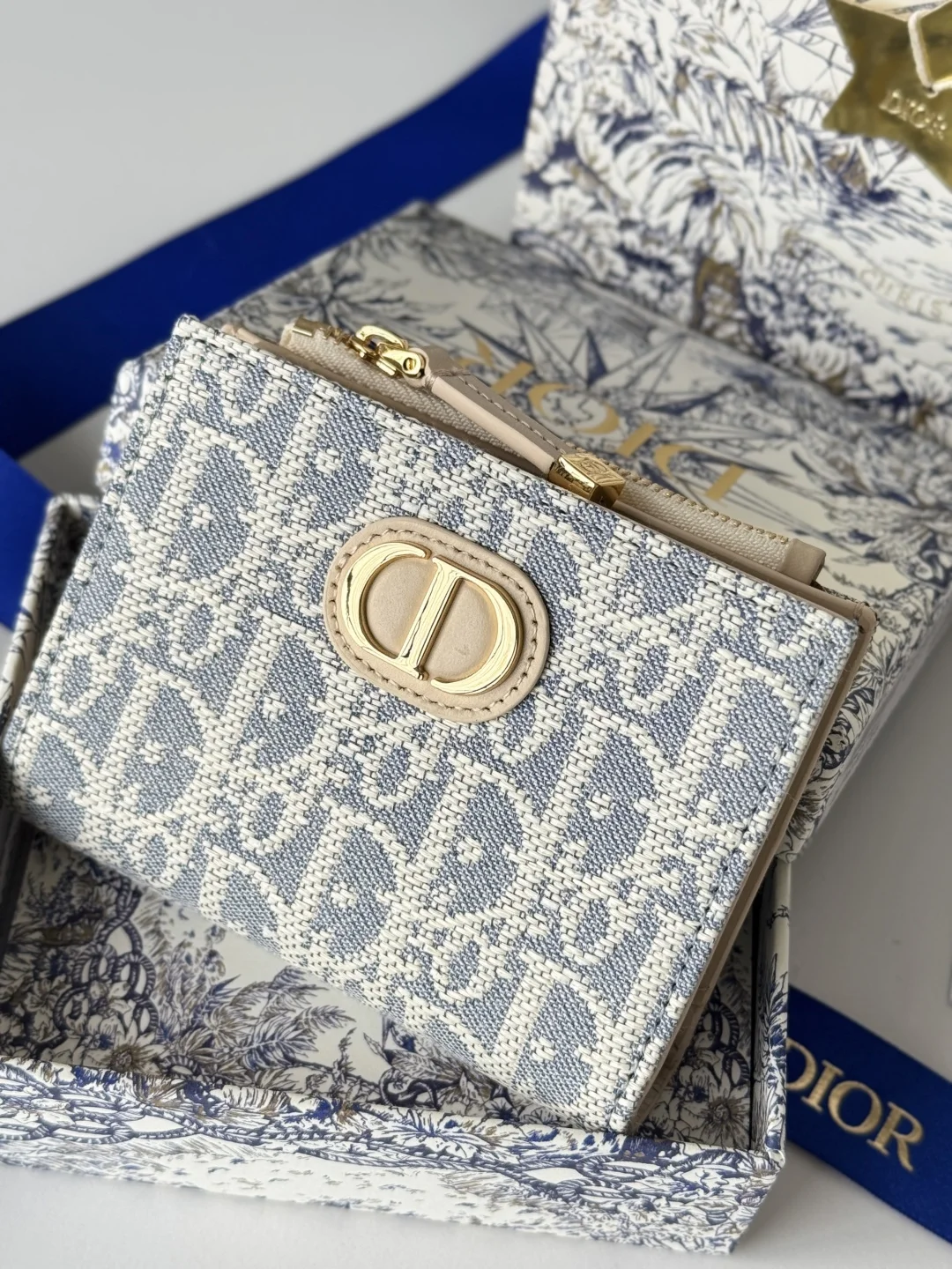 Dior S2197UBHZ_M928 Dior Caro Dahlia Wallet - Detail view 3