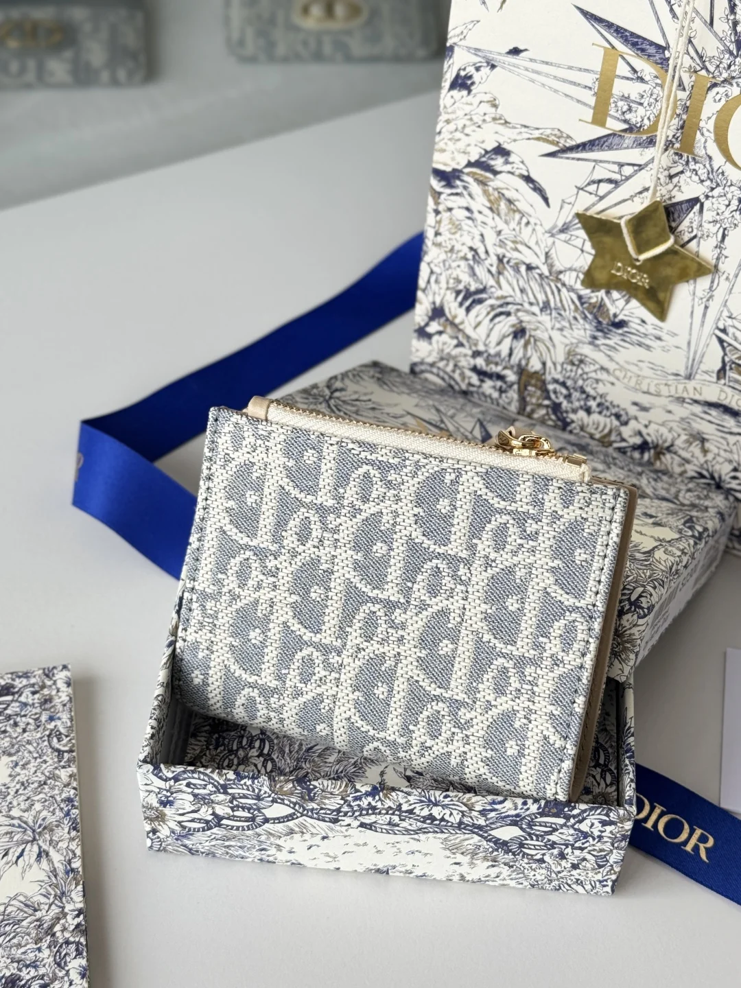 Dior S2197UBHZ_M928 Dior Caro Dahlia Wallet - Detail view 4