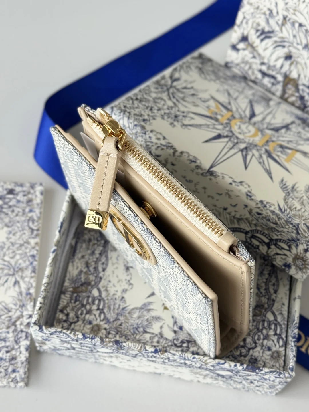 Dior S2197UBHZ_M928 Dior Caro Dahlia Wallet - Detail view 5