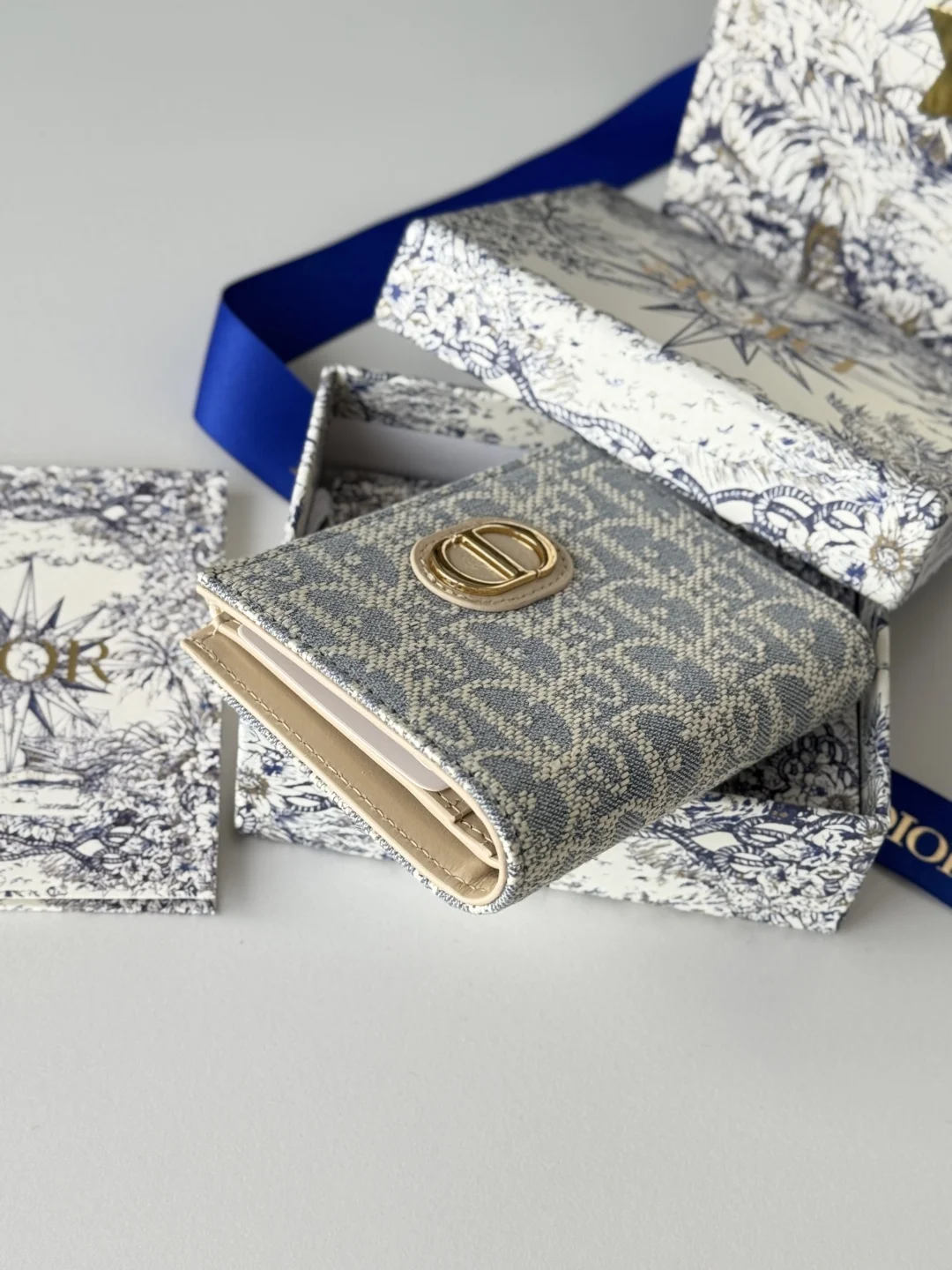 Dior S2197UBHZ_M928 Dior Caro Dahlia Wallet - Detail view 6