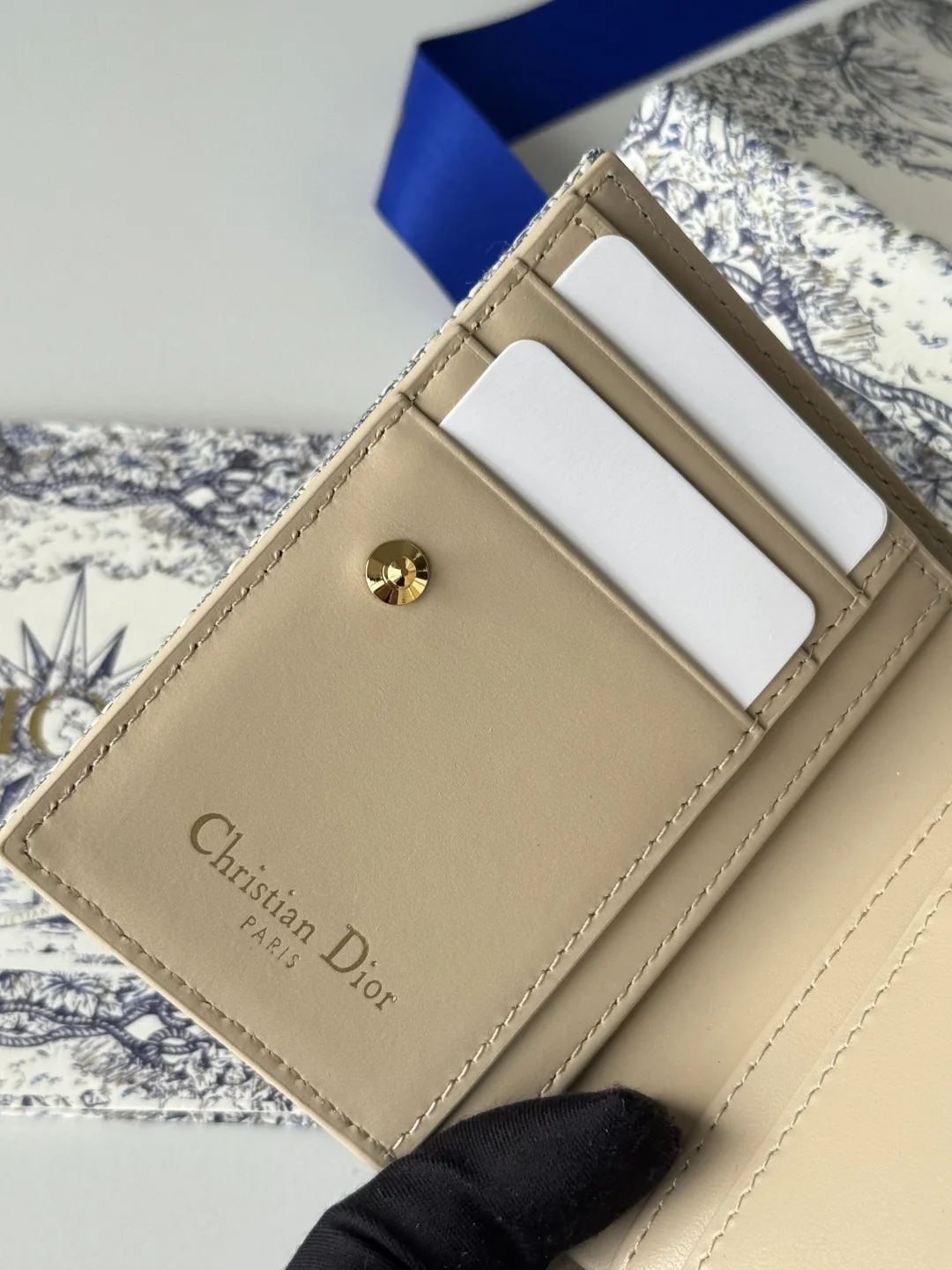 Dior S2197UBHZ_M928 Dior Caro Dahlia Wallet - Detail view 9
