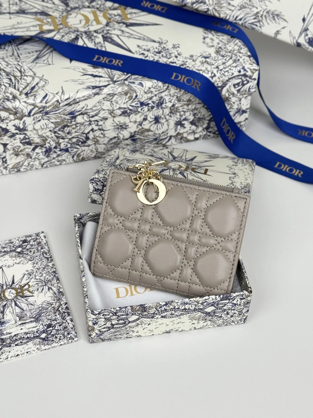 Dior S6037UBHZ_M928 Caro Dahlia Lambskin Card Holder Wallet - Detail view 1