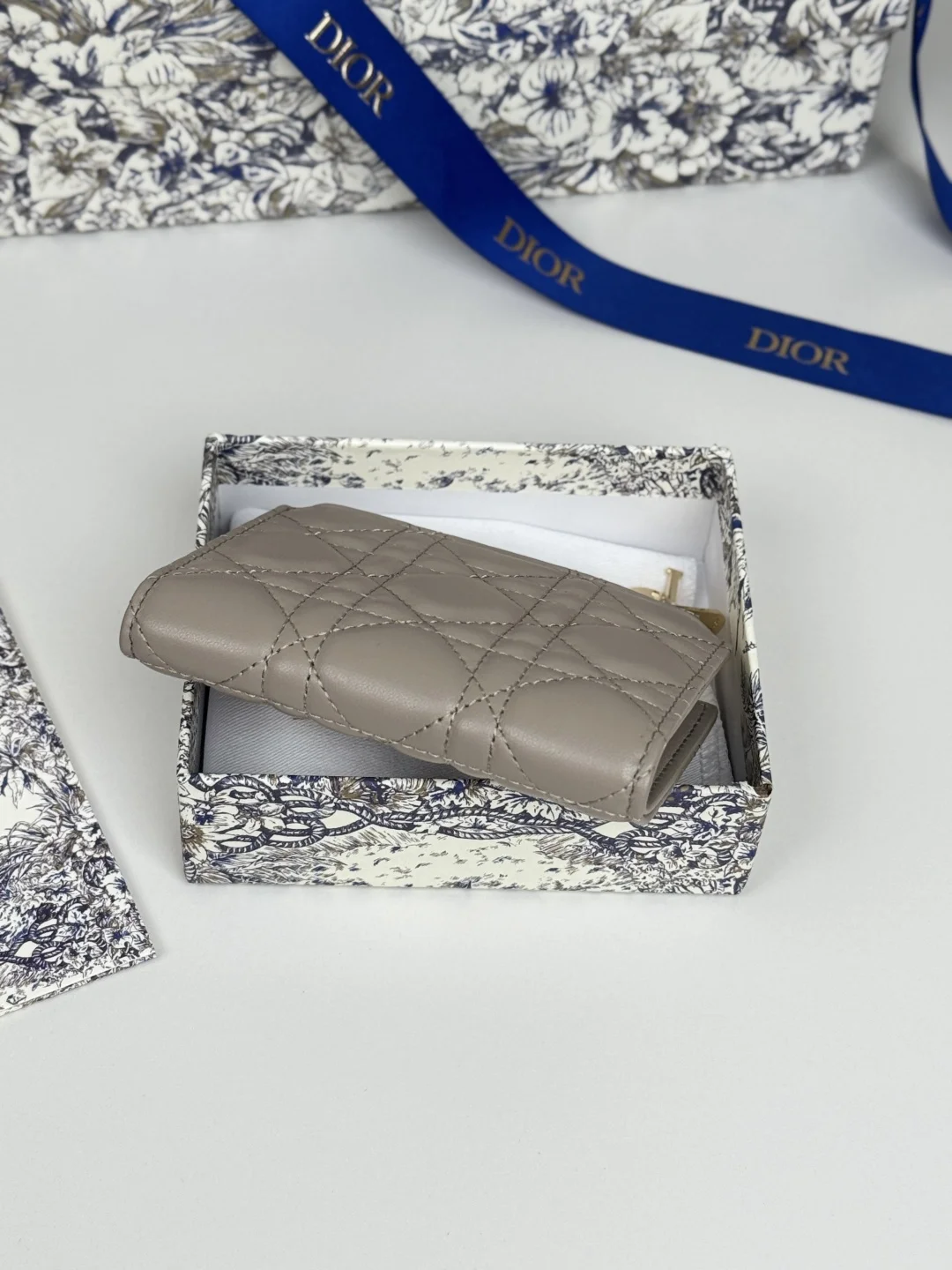 Dior S6037UBHZ_M928 Caro Dahlia Lambskin Card Holder Wallet - Detail view 4