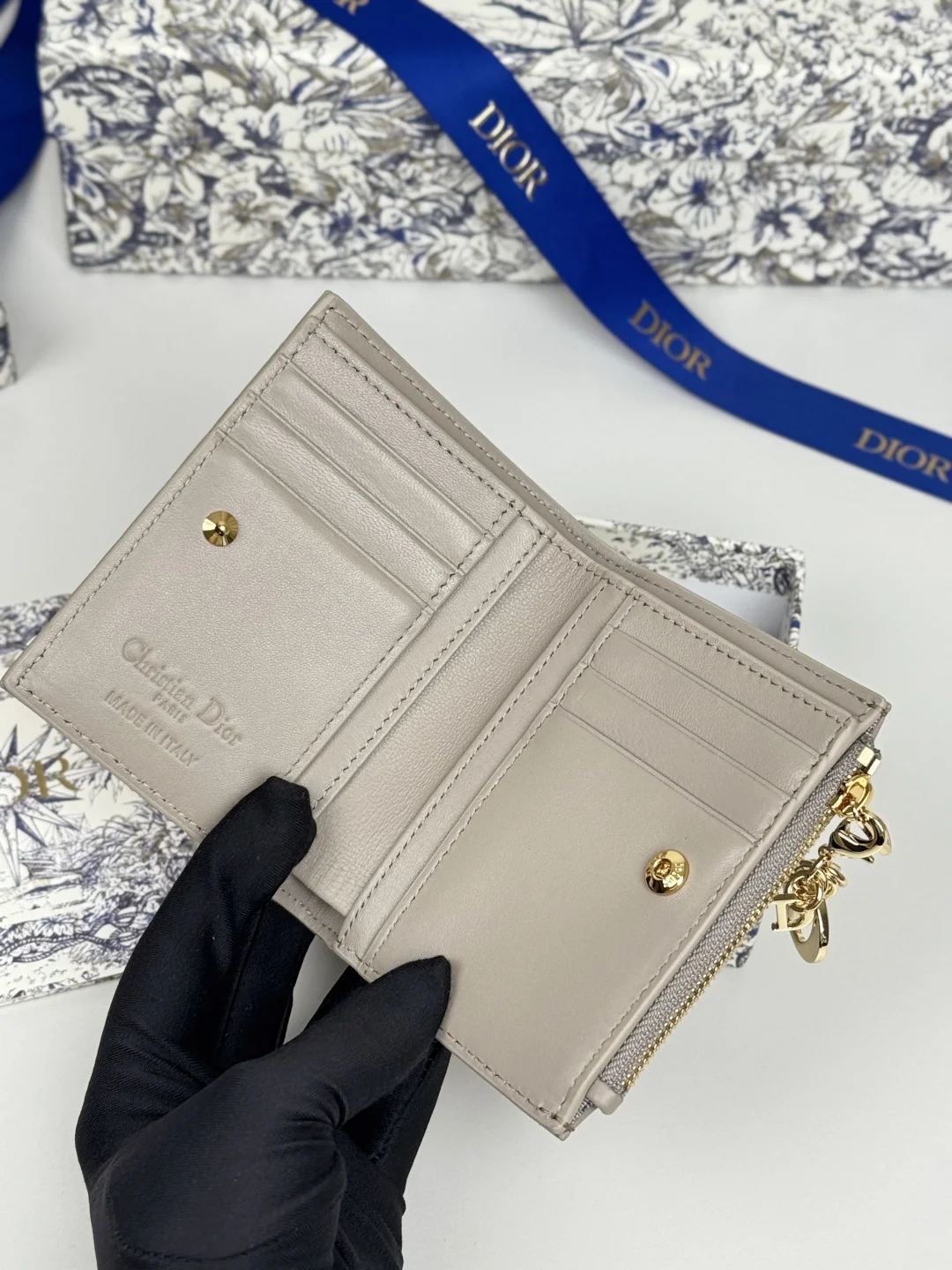 Dior S6037UBHZ_M928 Caro Dahlia Lambskin Card Holder Wallet - Detail view 6
