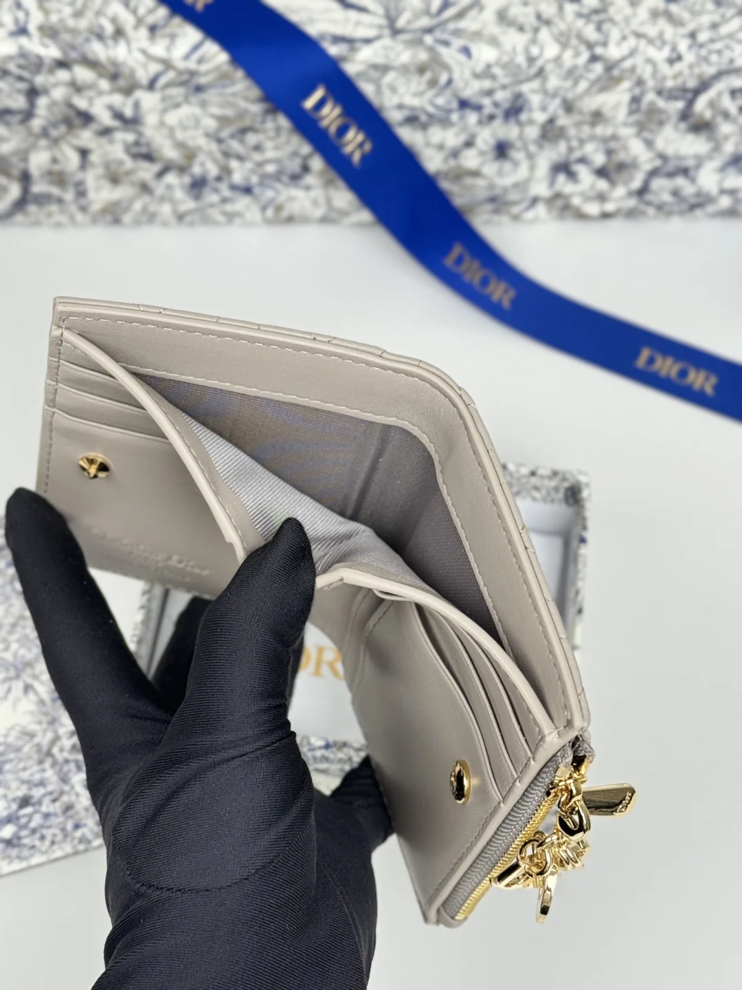 Dior S6037UBHZ_M928 Caro Dahlia Lambskin Card Holder Wallet - Detail view 8