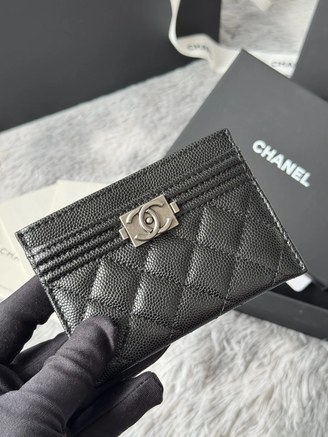 Chanel 84431 New Le Boy Cardholder - Detail view 6