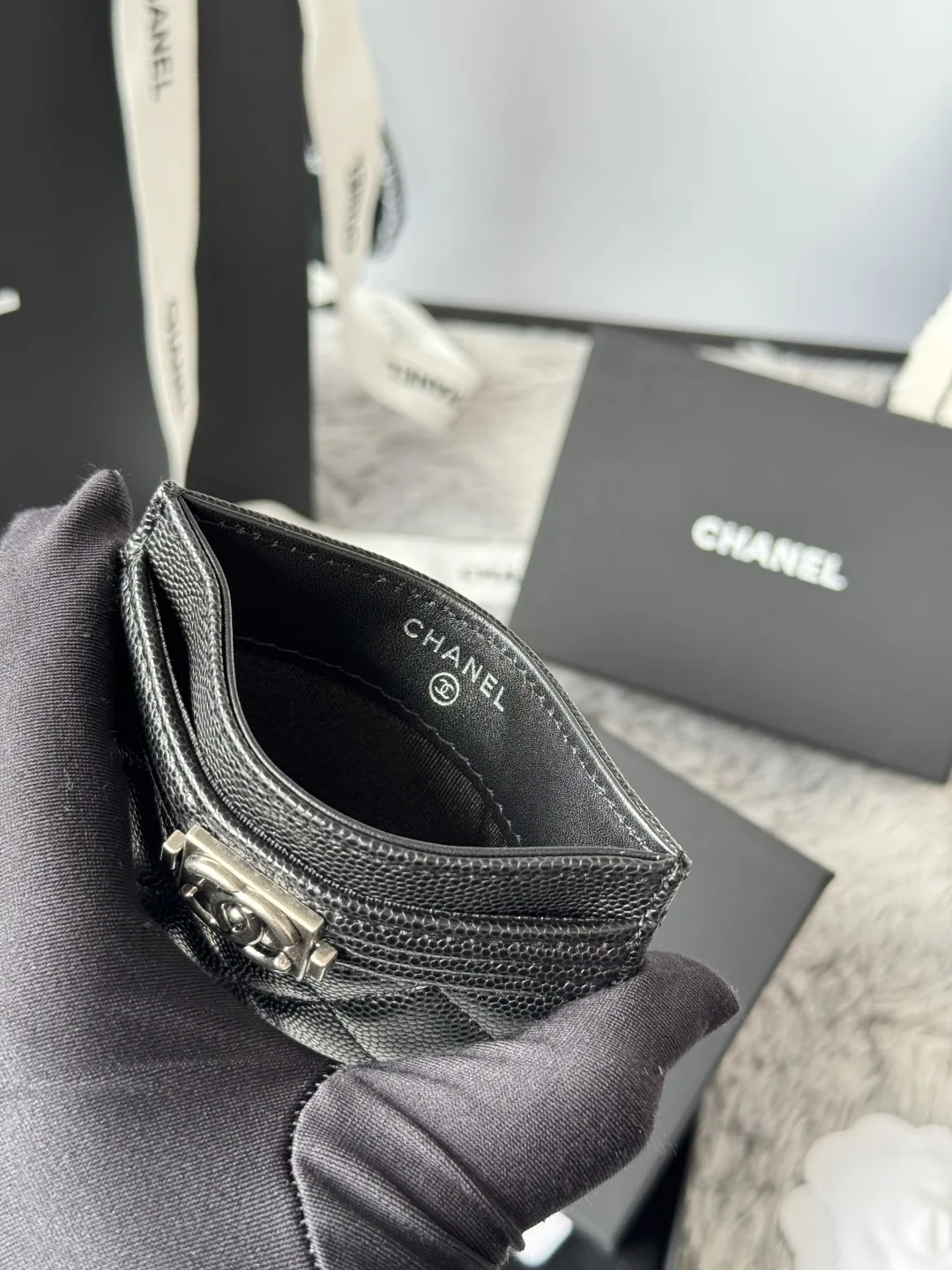 Chanel 84431 New Le Boy Cardholder - Detail view 8