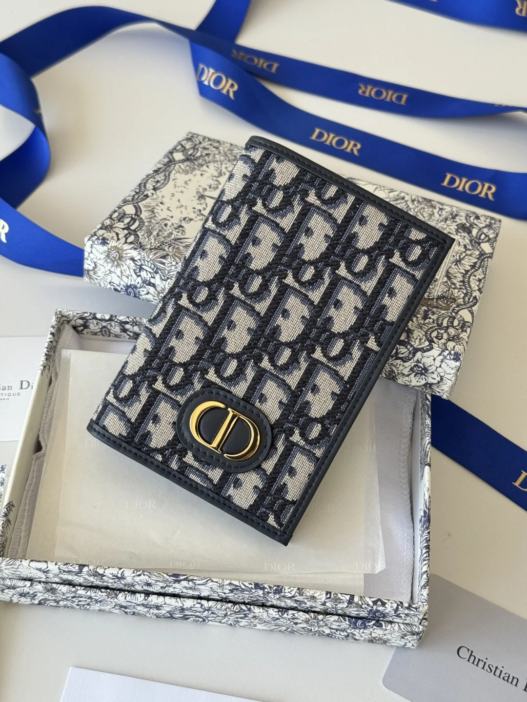 Dior S2353 Oblique Print Embossed Logo Bifold Passport Holder - Detail view 2