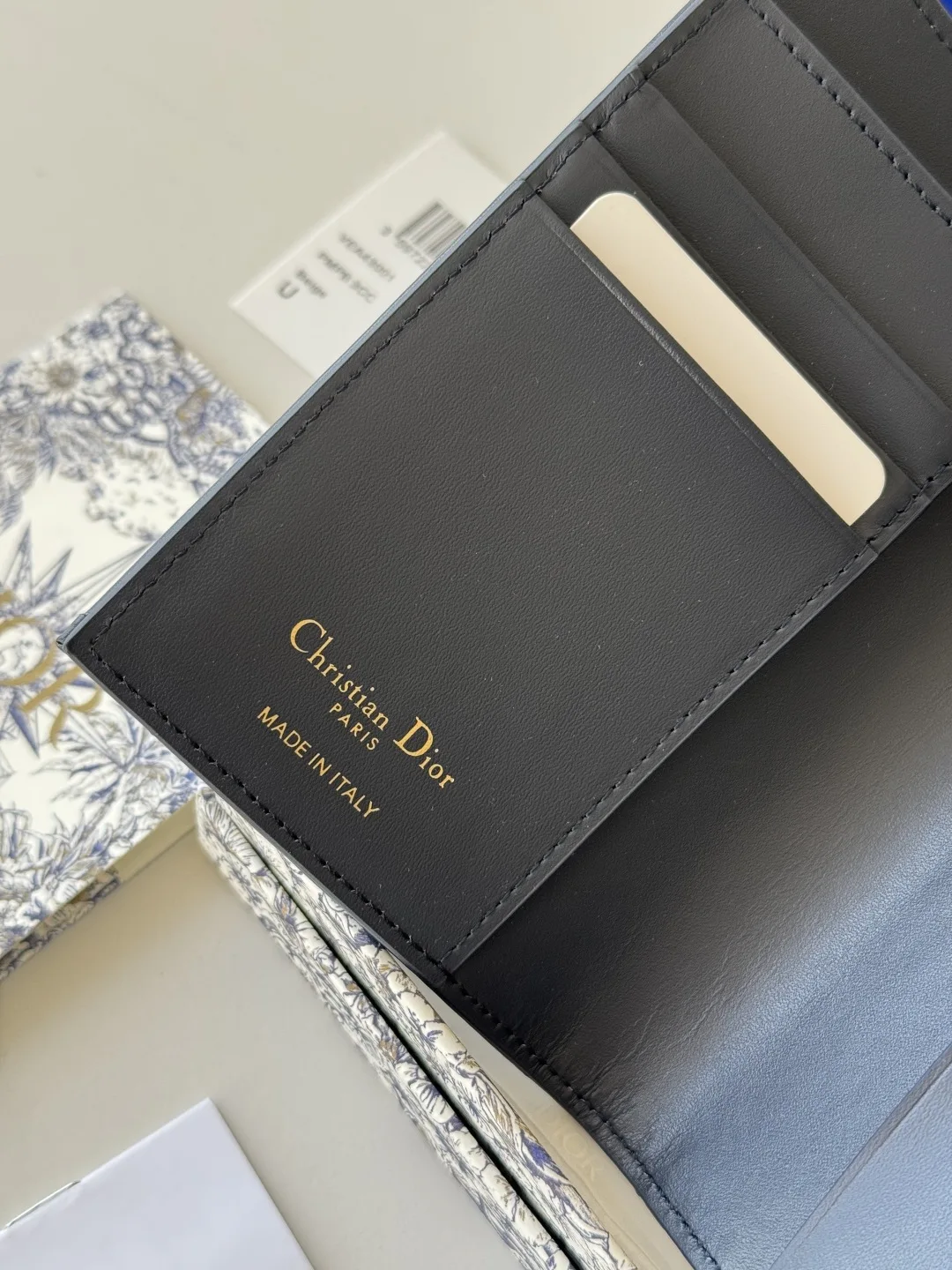 Dior S2353 Oblique Print Embossed Logo Bifold Passport Holder - Detail view 9