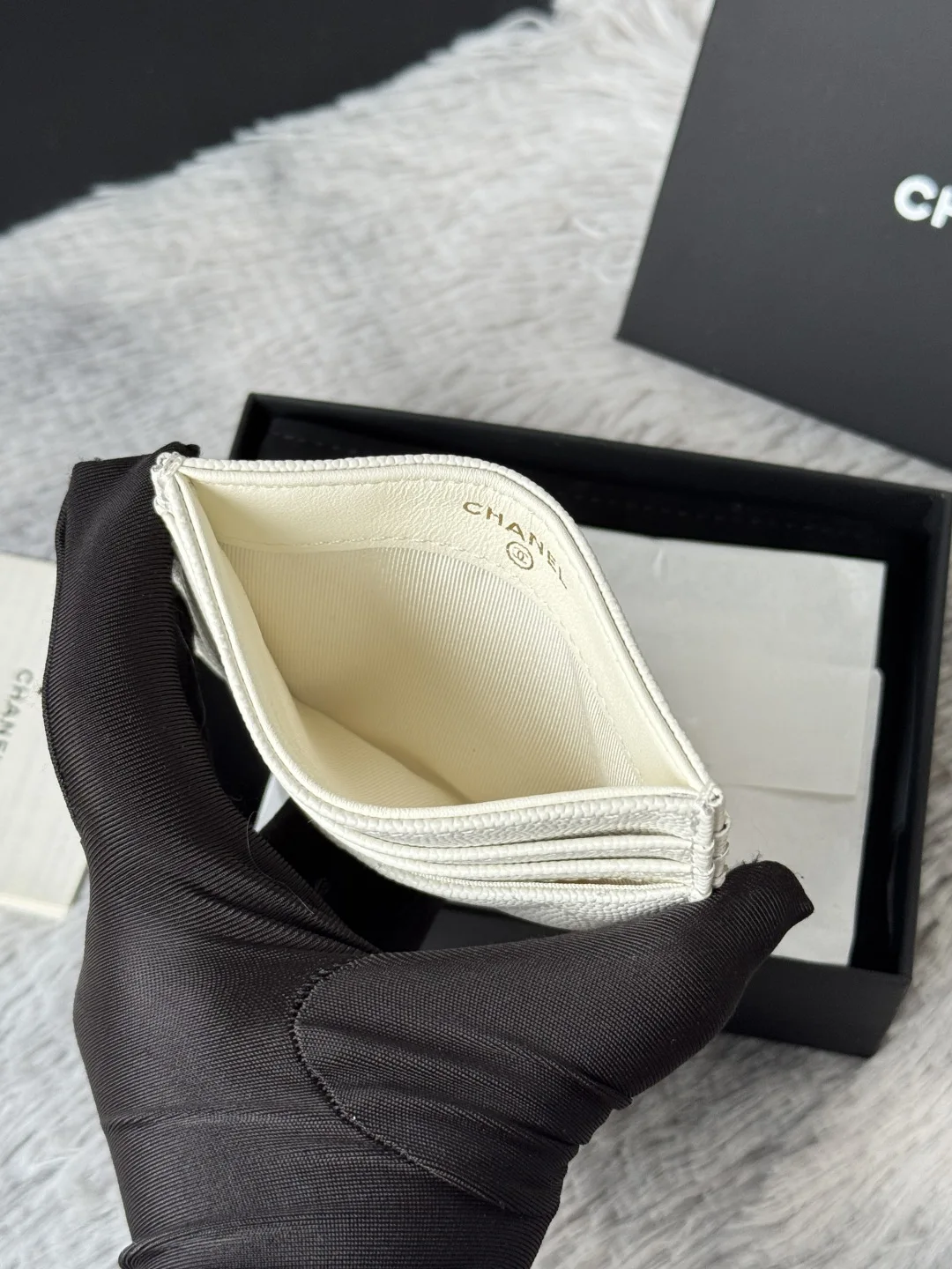 Chanel AP4472 2025 calfskin card holder - Detail view 7