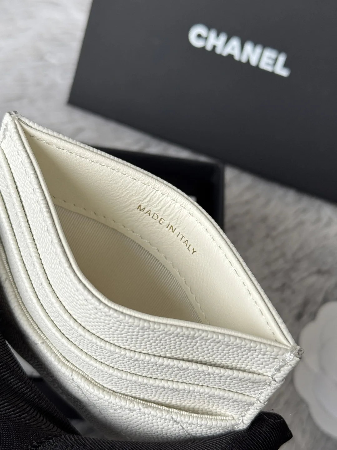 Chanel AP4472 2025 calfskin card holder - Detail view 9