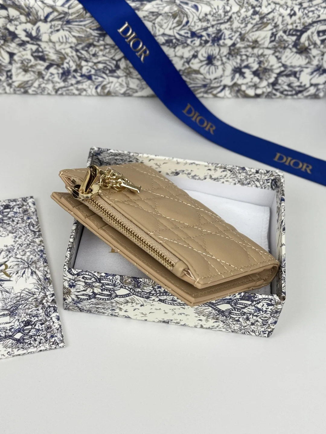 Dior S6037UBHZ_M928 Caro Dahlia Lambskin Card Holder Wallet - Detail view 3