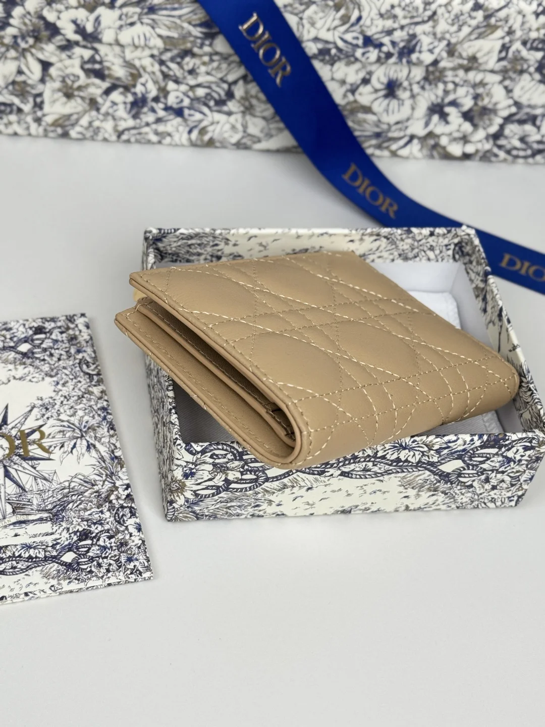 Dior S6037UBHZ_M928 Caro Dahlia Lambskin Card Holder Wallet - Detail view 4