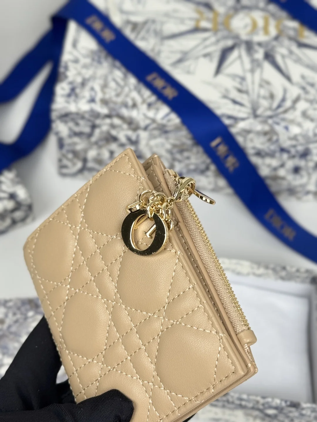 Dior S6037UBHZ_M928 Caro Dahlia Lambskin Card Holder Wallet - Detail view 6