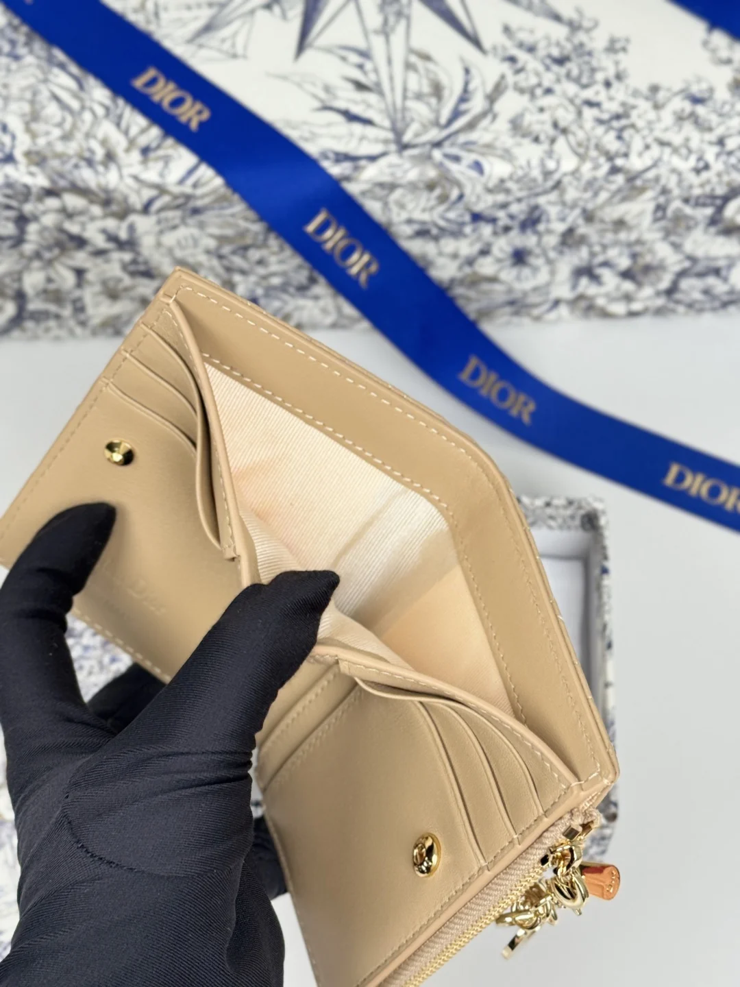 Dior S6037UBHZ_M928 Caro Dahlia Lambskin Card Holder Wallet - Detail view 9
