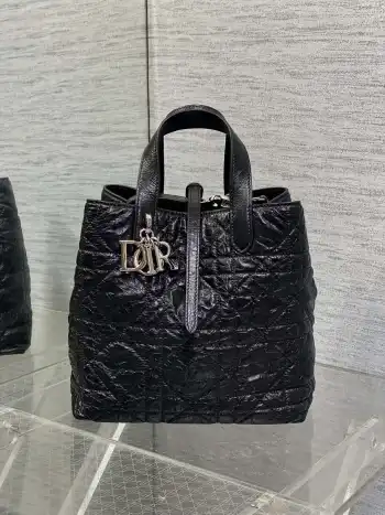 Toujours Vertical Medium Tote Bag in Waxed Leather
