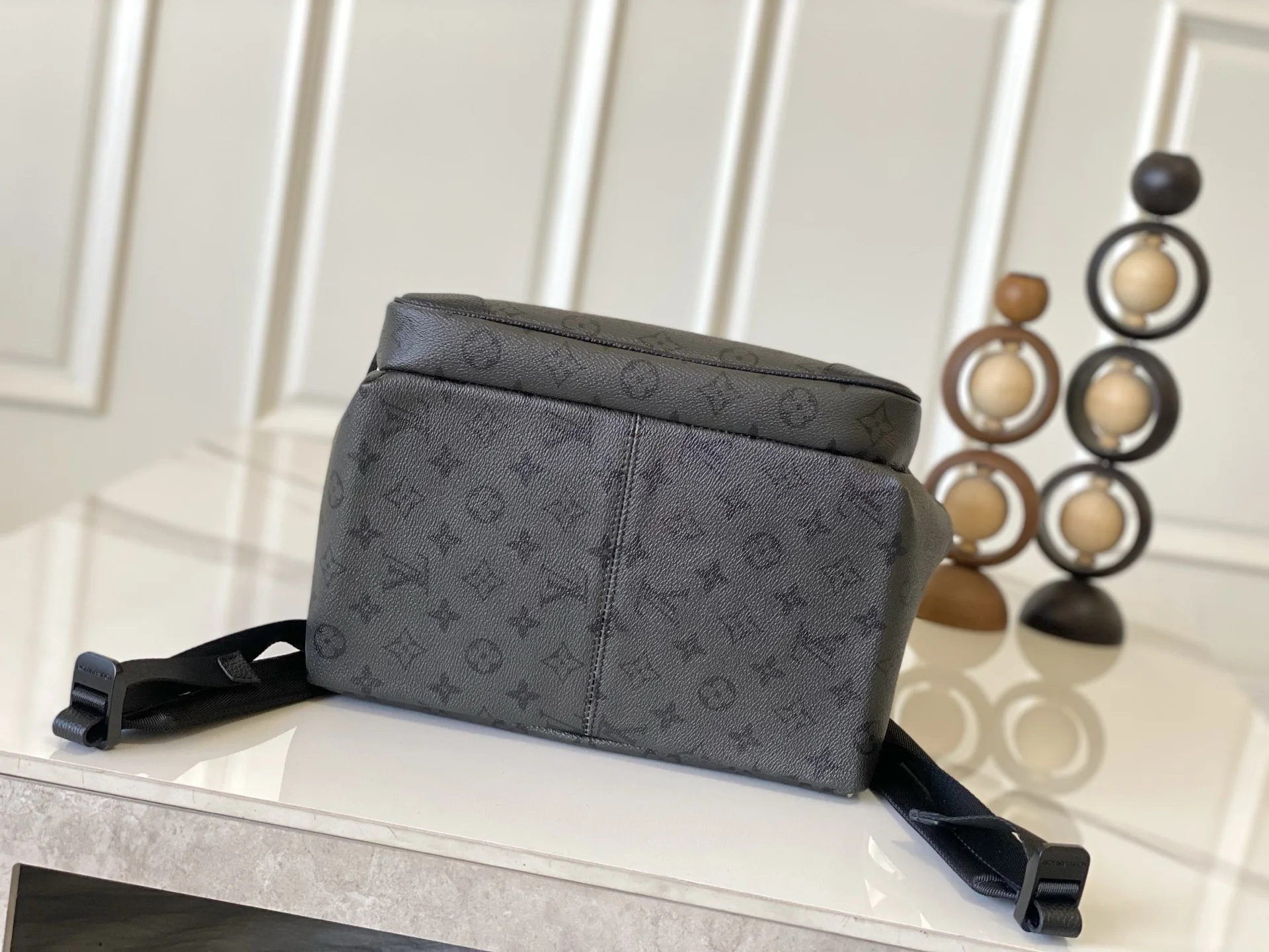 Louis Vuitton M26765 Discovery Backpack - Detail view 4