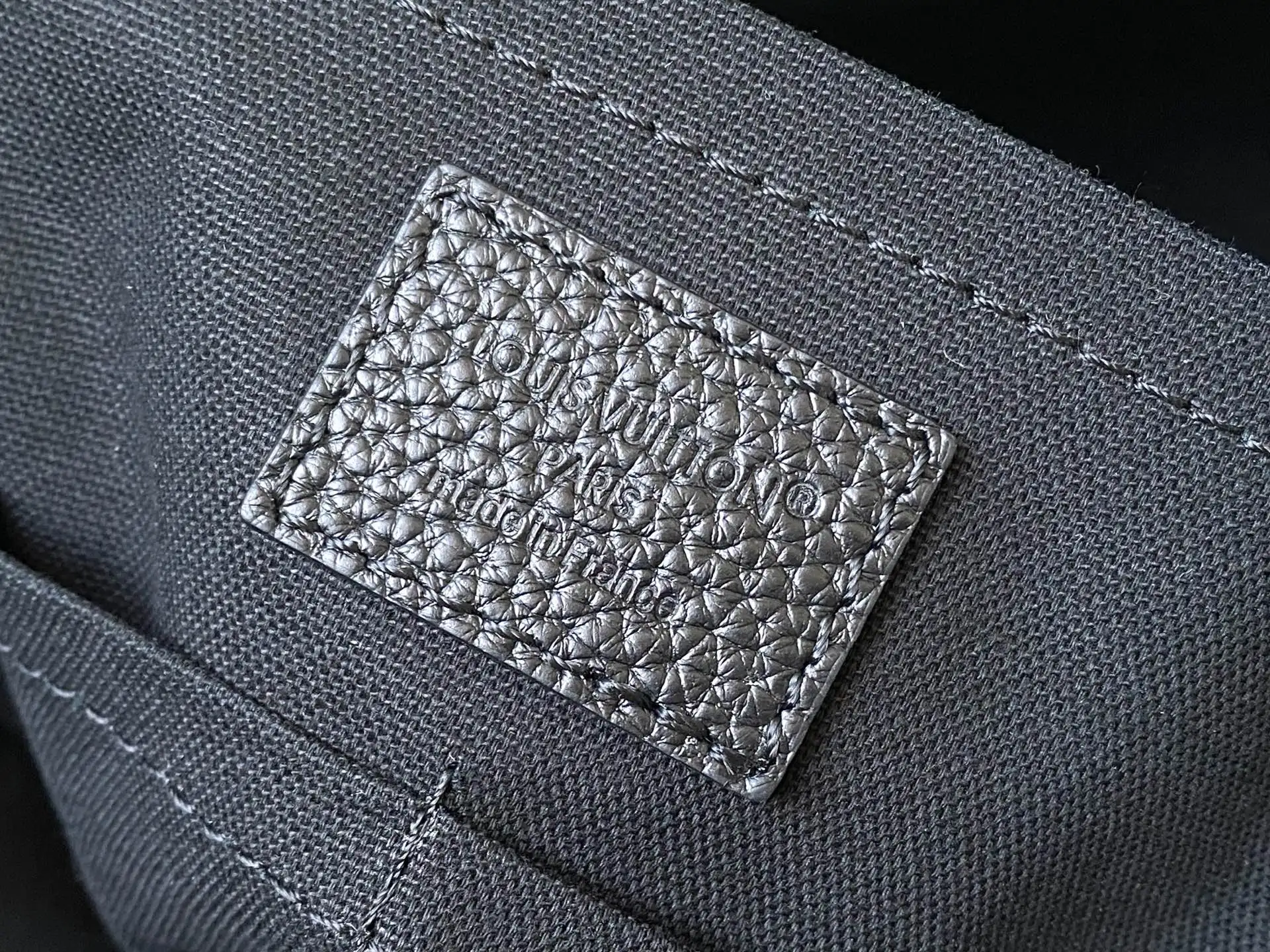 Louis Vuitton M26765 Discovery Backpack - Detail view 9