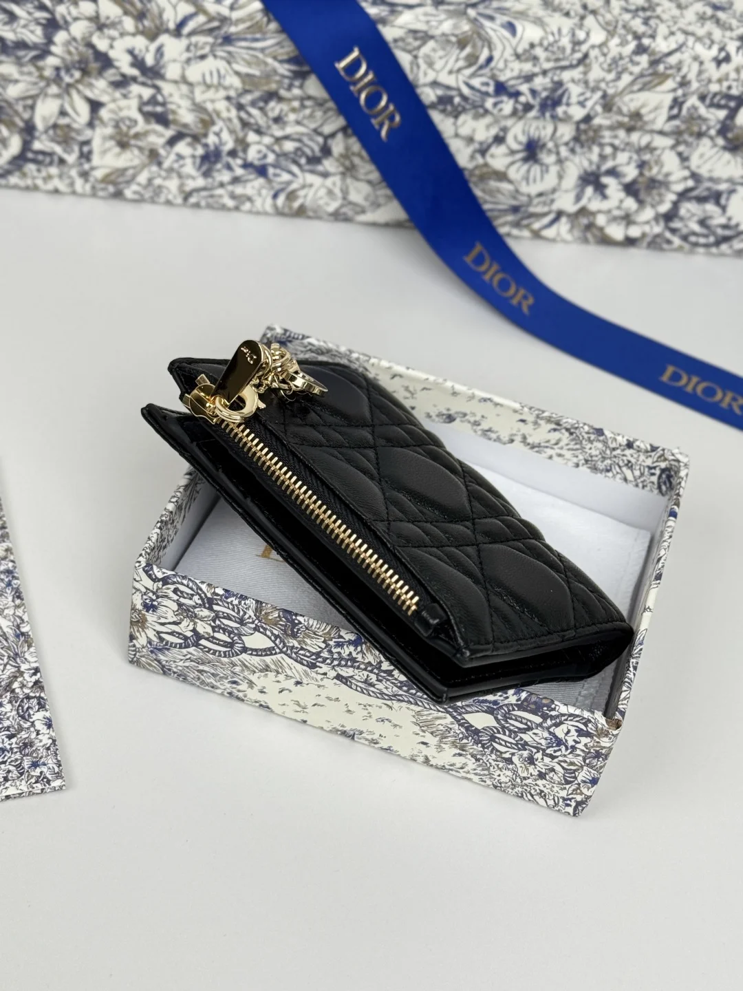 Dior S6037UBHZ_M928 Caro Dahlia Lambskin Card Holder Wallet - Detail view 3