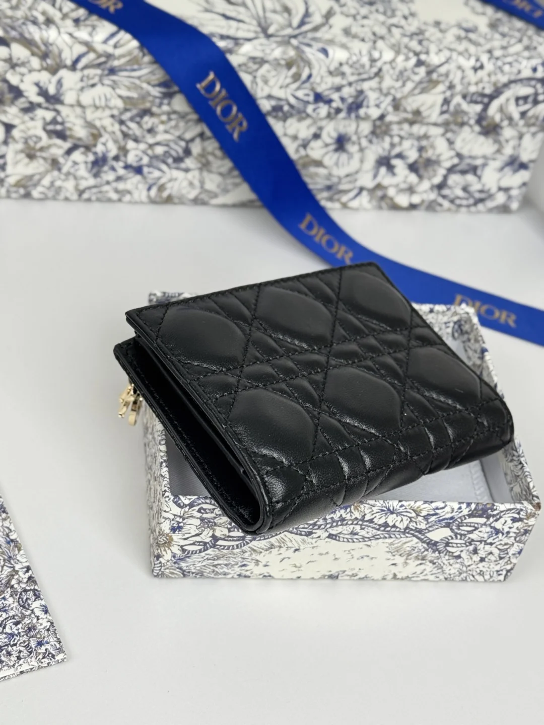 Dior S6037UBHZ_M928 Caro Dahlia Lambskin Card Holder Wallet - Detail view 4