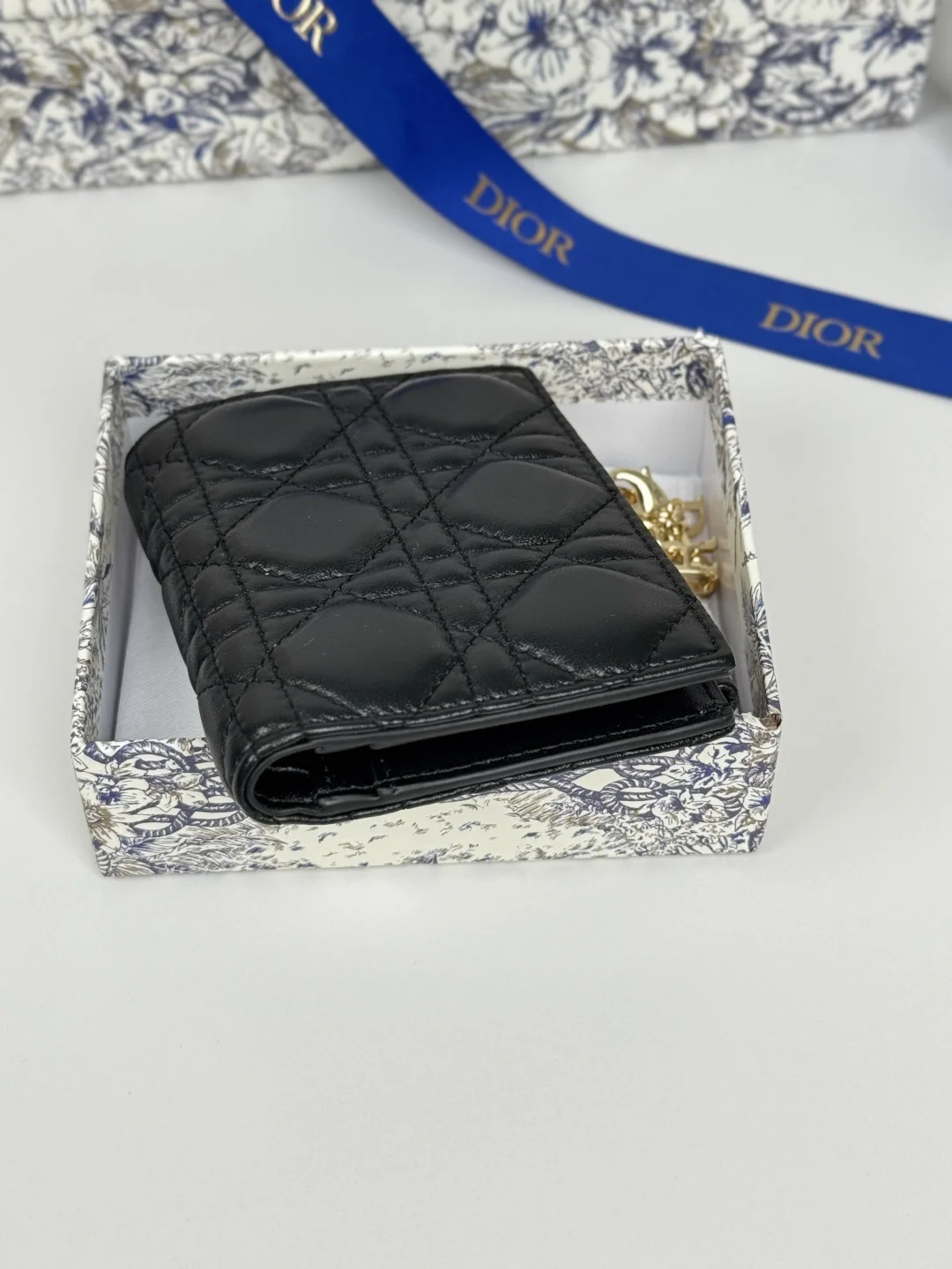 Dior S6037UBHZ_M928 Caro Dahlia Lambskin Card Holder Wallet - Detail view 5