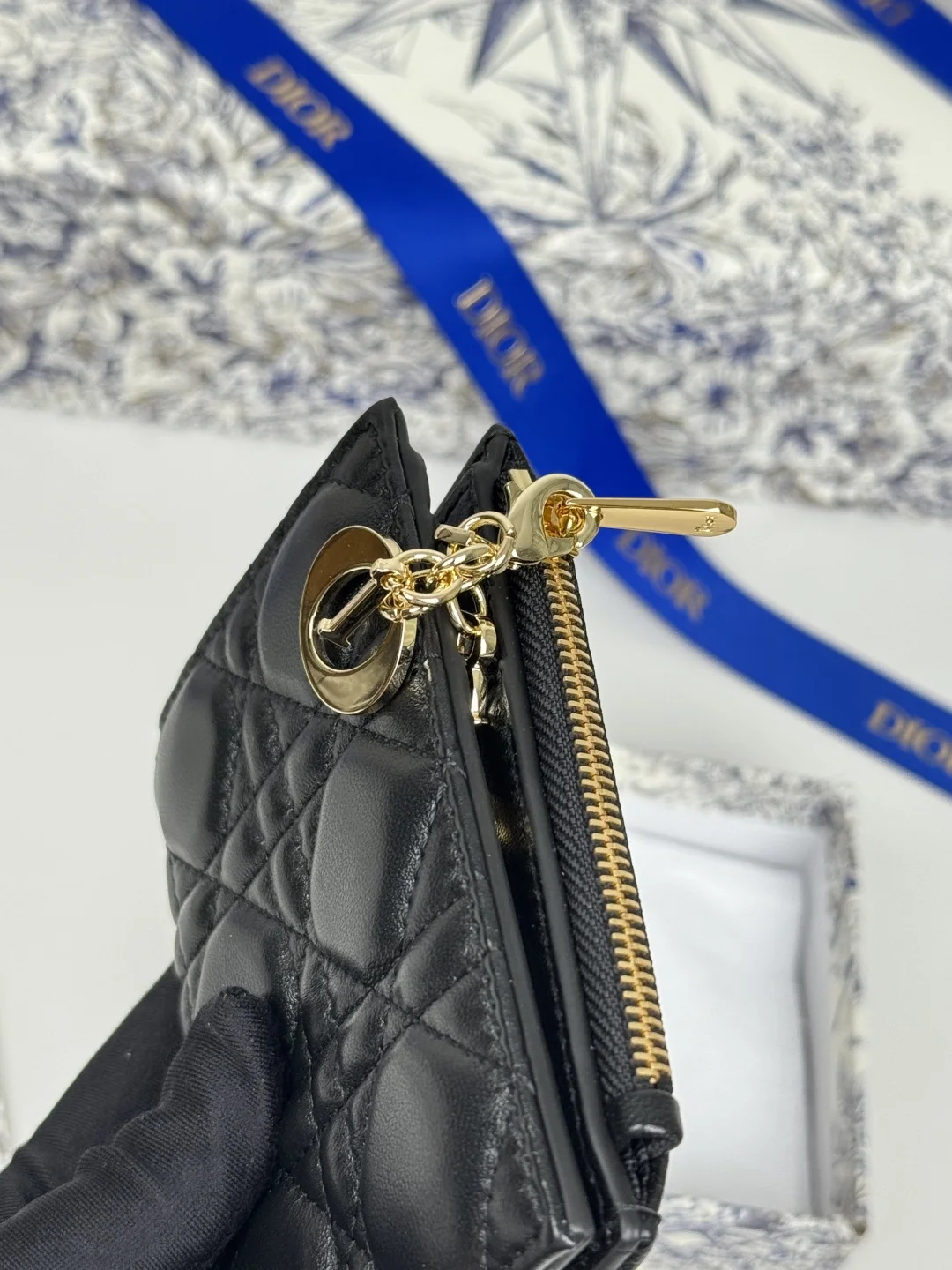 Dior S6037UBHZ_M928 Caro Dahlia Lambskin Card Holder Wallet - Detail view 6
