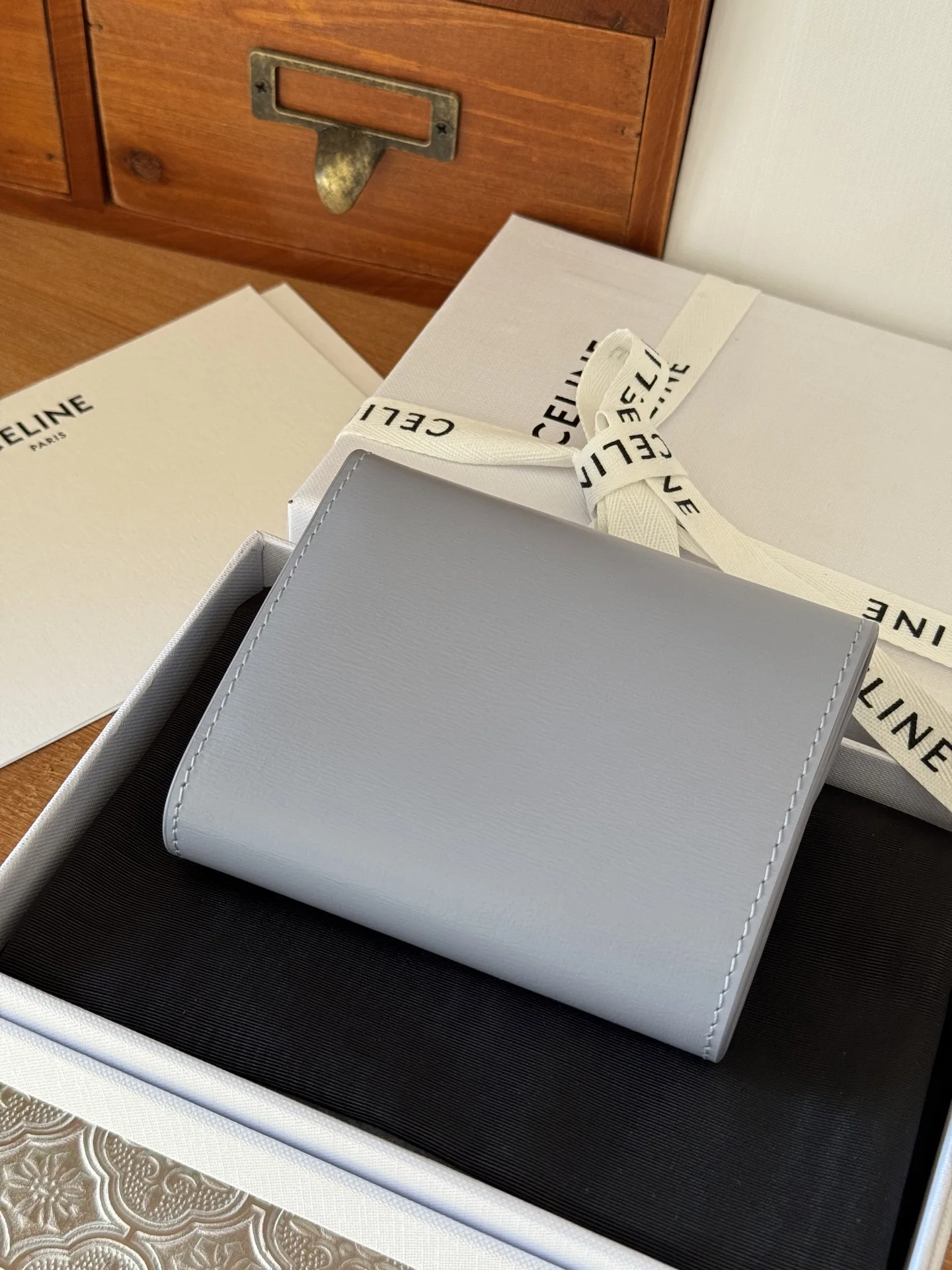 Celine TRIOMPHE Small Leather Flap Bag Wallet - Detail view 3
