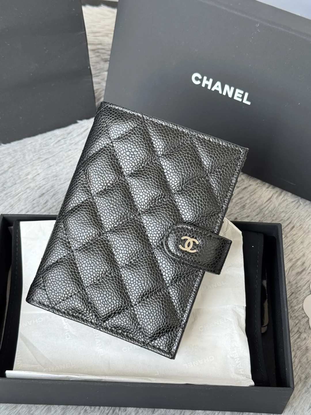 Chanel AP3196 Passport Bag Multi-functional Passport Holder - Detail view 2