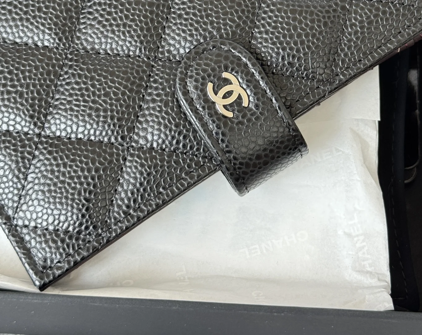 Chanel AP3196 Passport Bag Multi-functional Passport Holder - Detail view 6