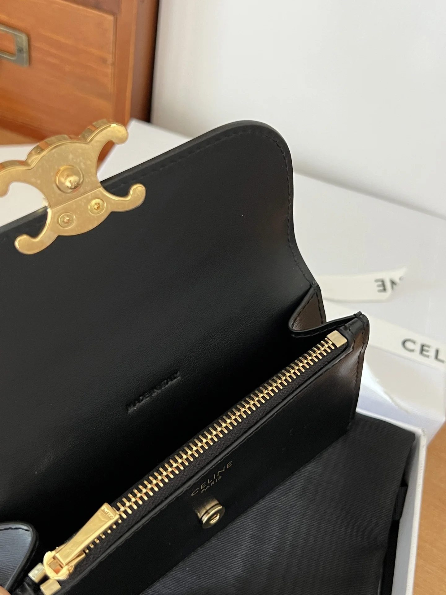 Celine 10P073 TRIOMPHE flip wallet card holder - Detail view 4