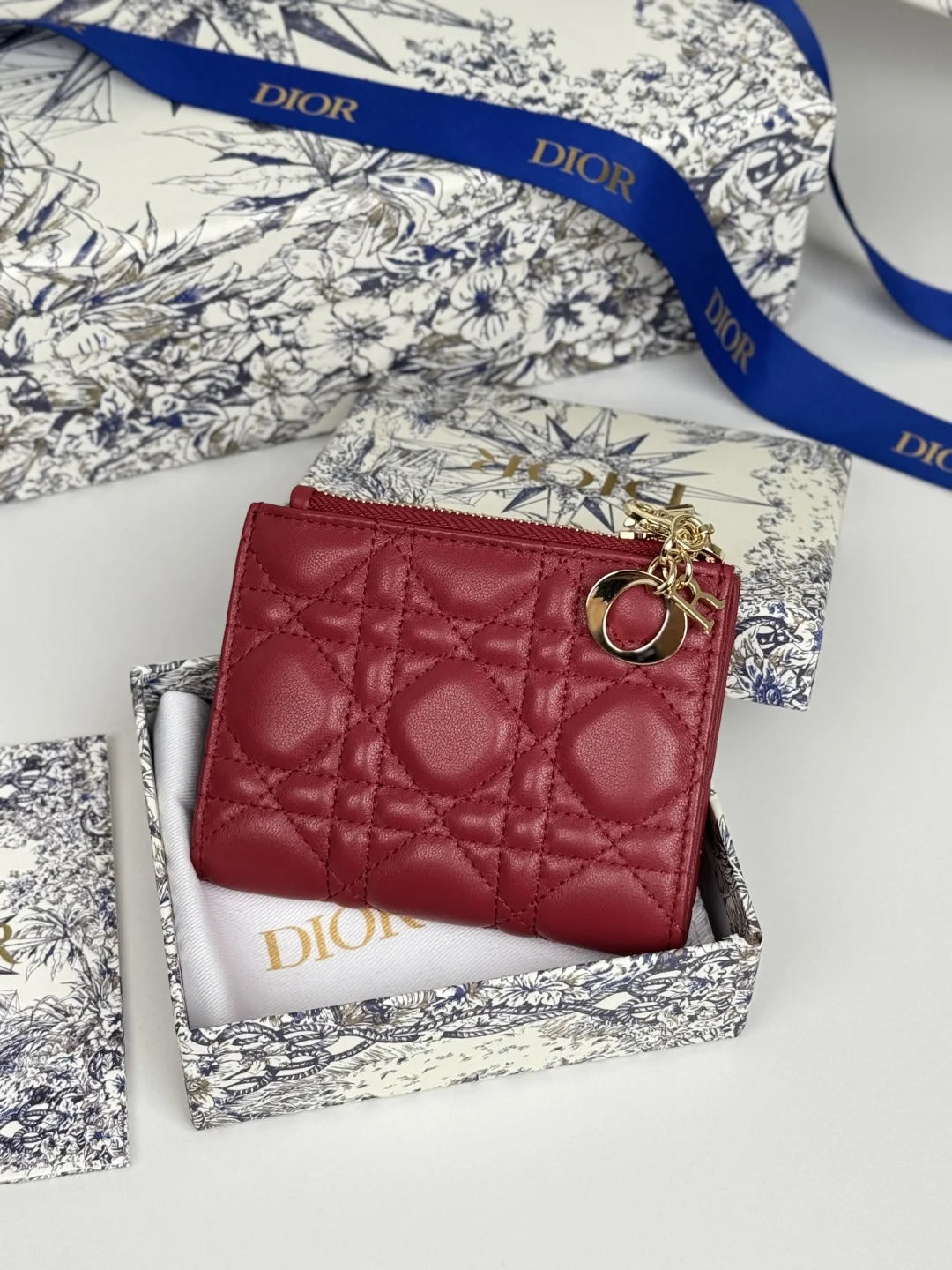 Dior S6037UBHZ_M928 Caro Dahlia Lambskin Card Holder Wallet - Detail view 2