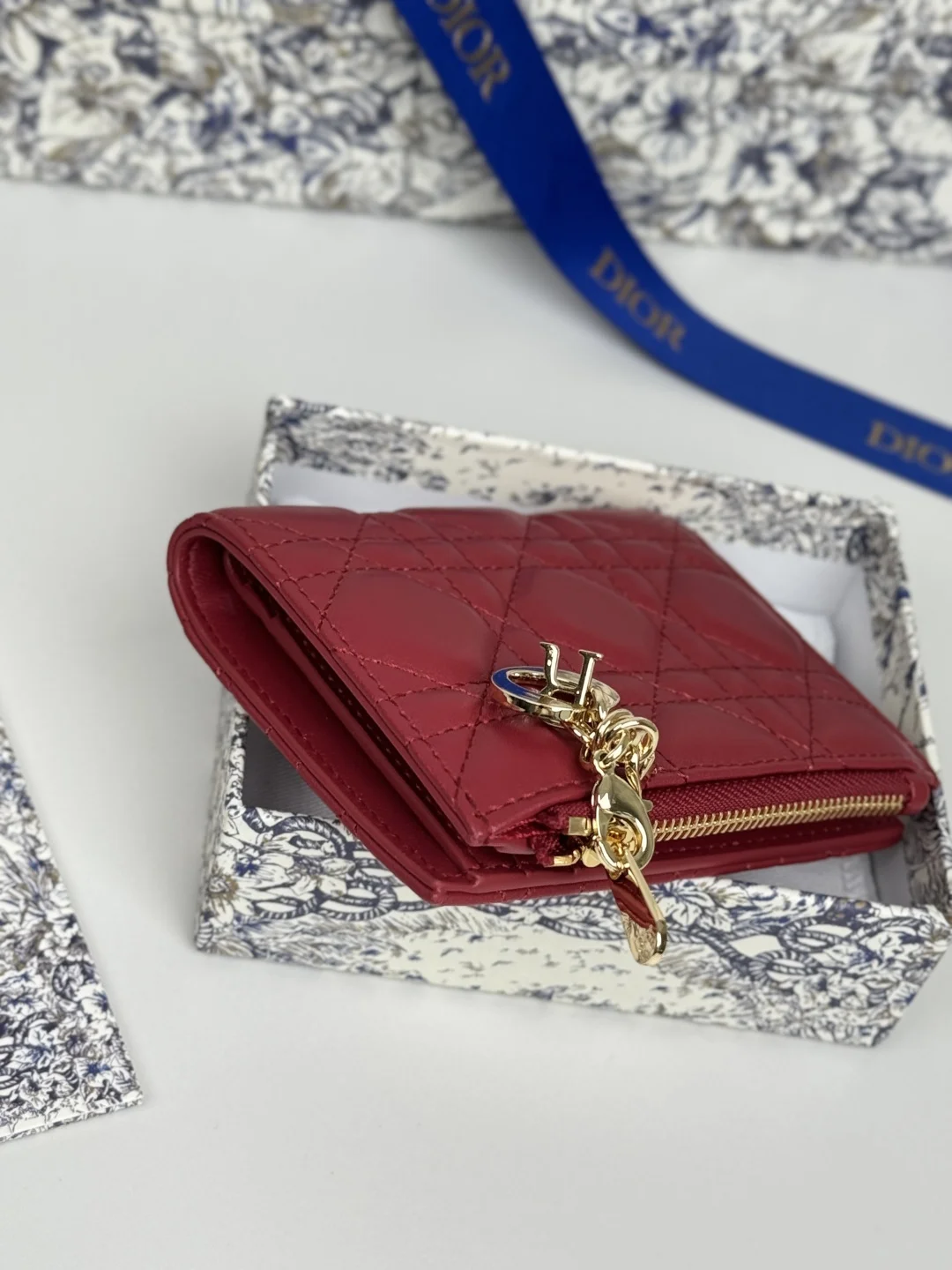 Dior S6037UBHZ_M928 Caro Dahlia Lambskin Card Holder Wallet - Detail view 4