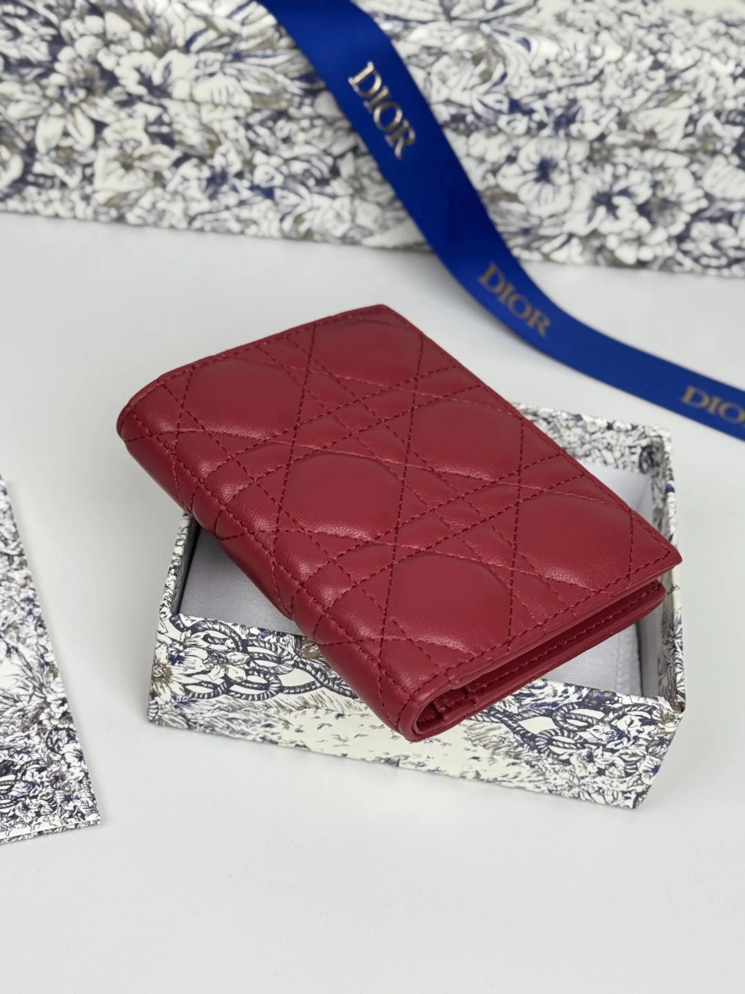 Dior S6037UBHZ_M928 Caro Dahlia Lambskin Card Holder Wallet - Detail view 5