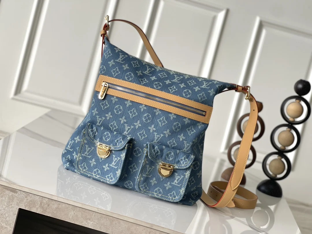 Louis Vuitton M95048 Vintage Collection, Discontinued Limited Edition - Detail view 1