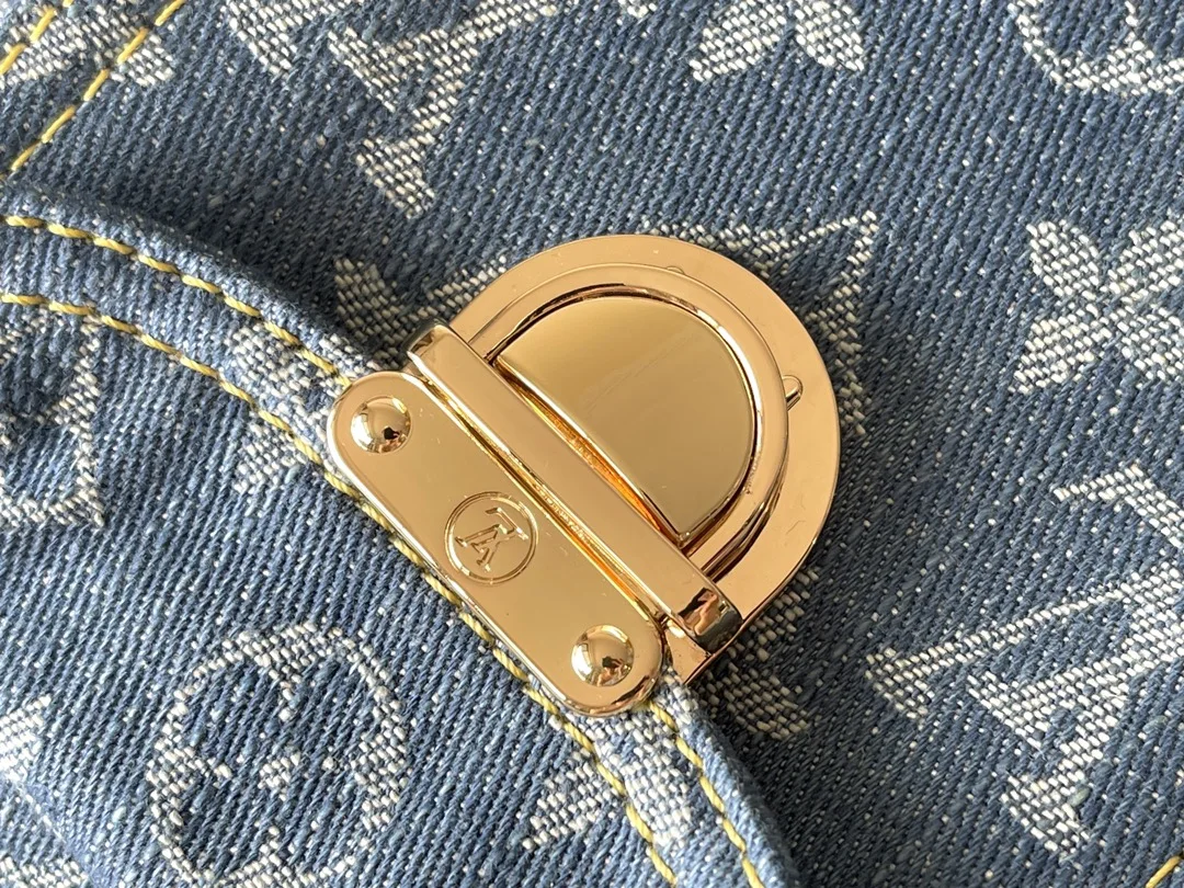 Louis Vuitton M95048 Vintage Collection, Discontinued Limited Edition - Detail view 5