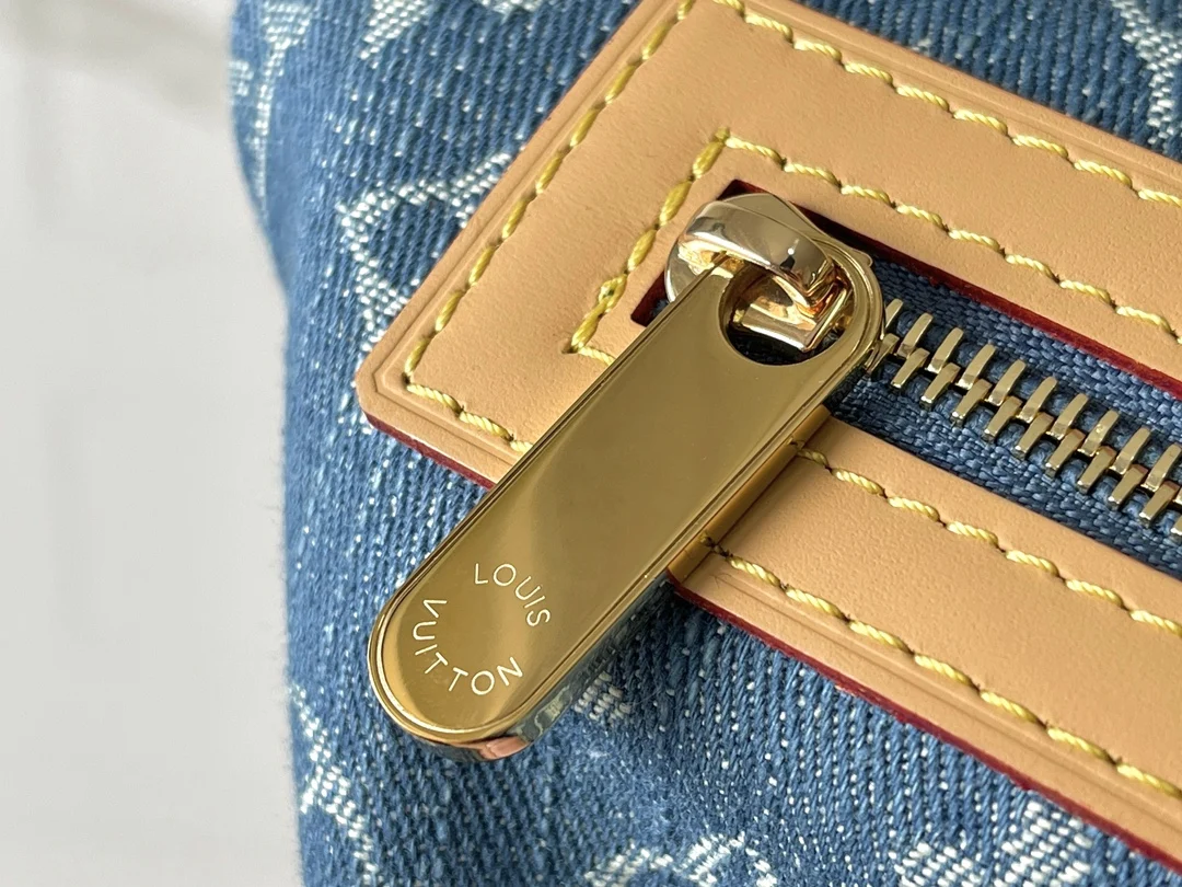 Louis Vuitton M95048 Vintage Collection, Discontinued Limited Edition - Detail view 6