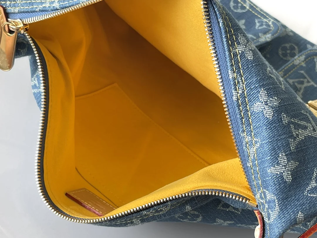 Louis Vuitton M95048 Vintage Collection, Discontinued Limited Edition - Detail view 8