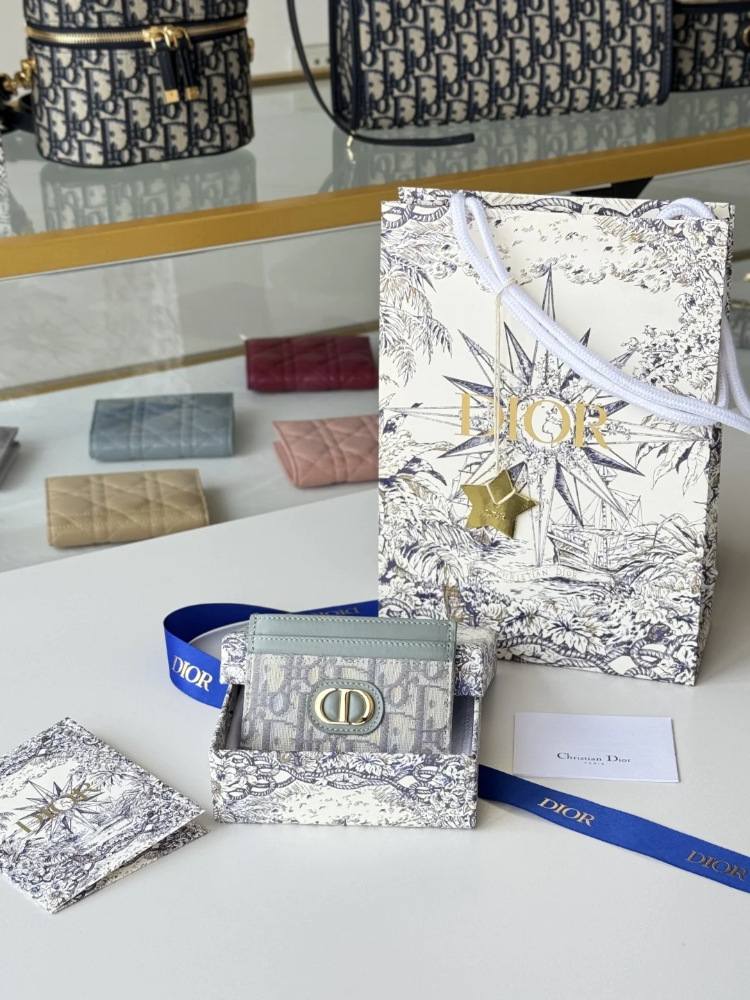 Dior S2152 30 Montaigne Card Holder - Detail view 1