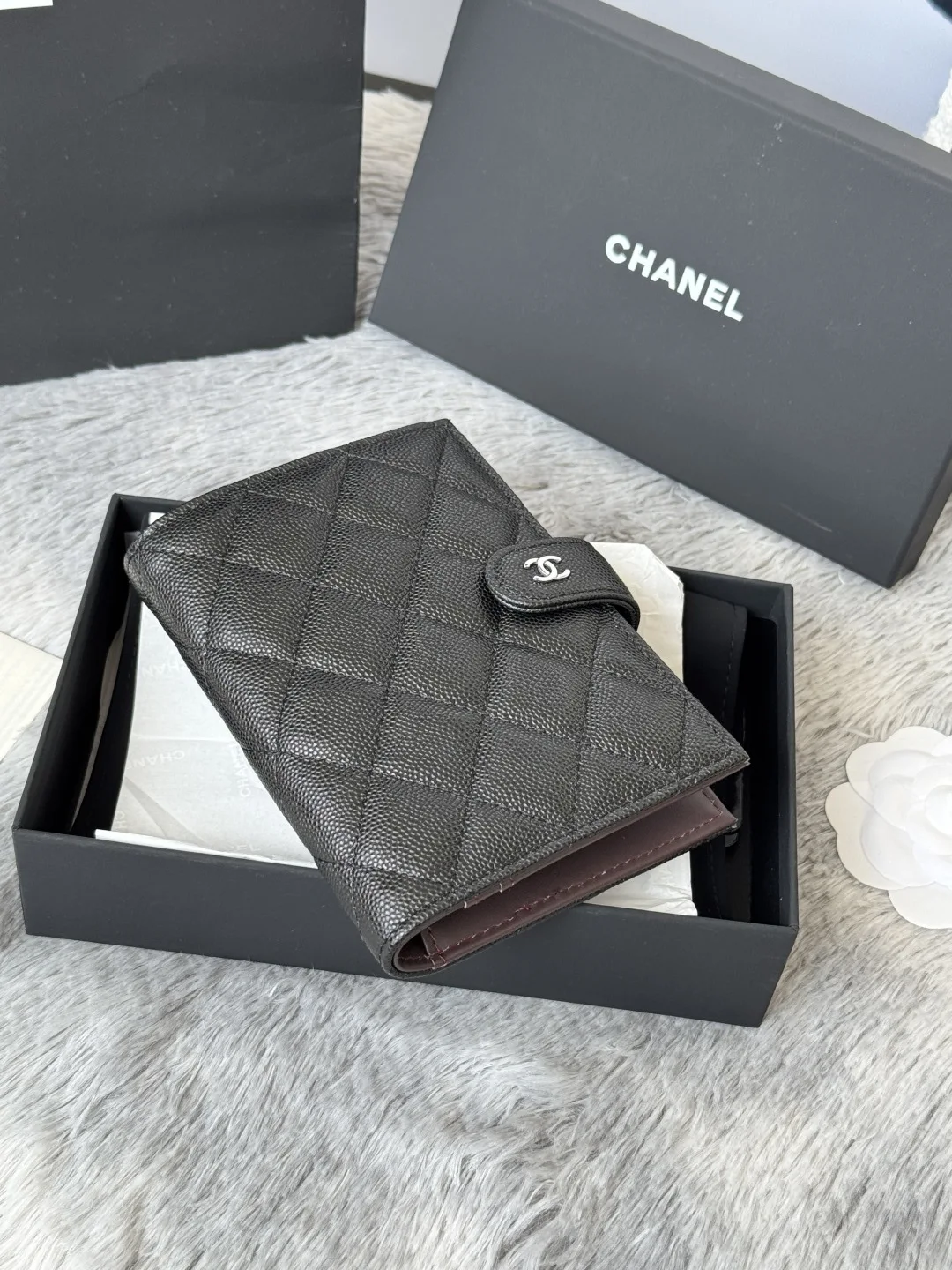 Chanel AP3196 Passport Holder Multifunctional Passport Wallet - Detail view 5
