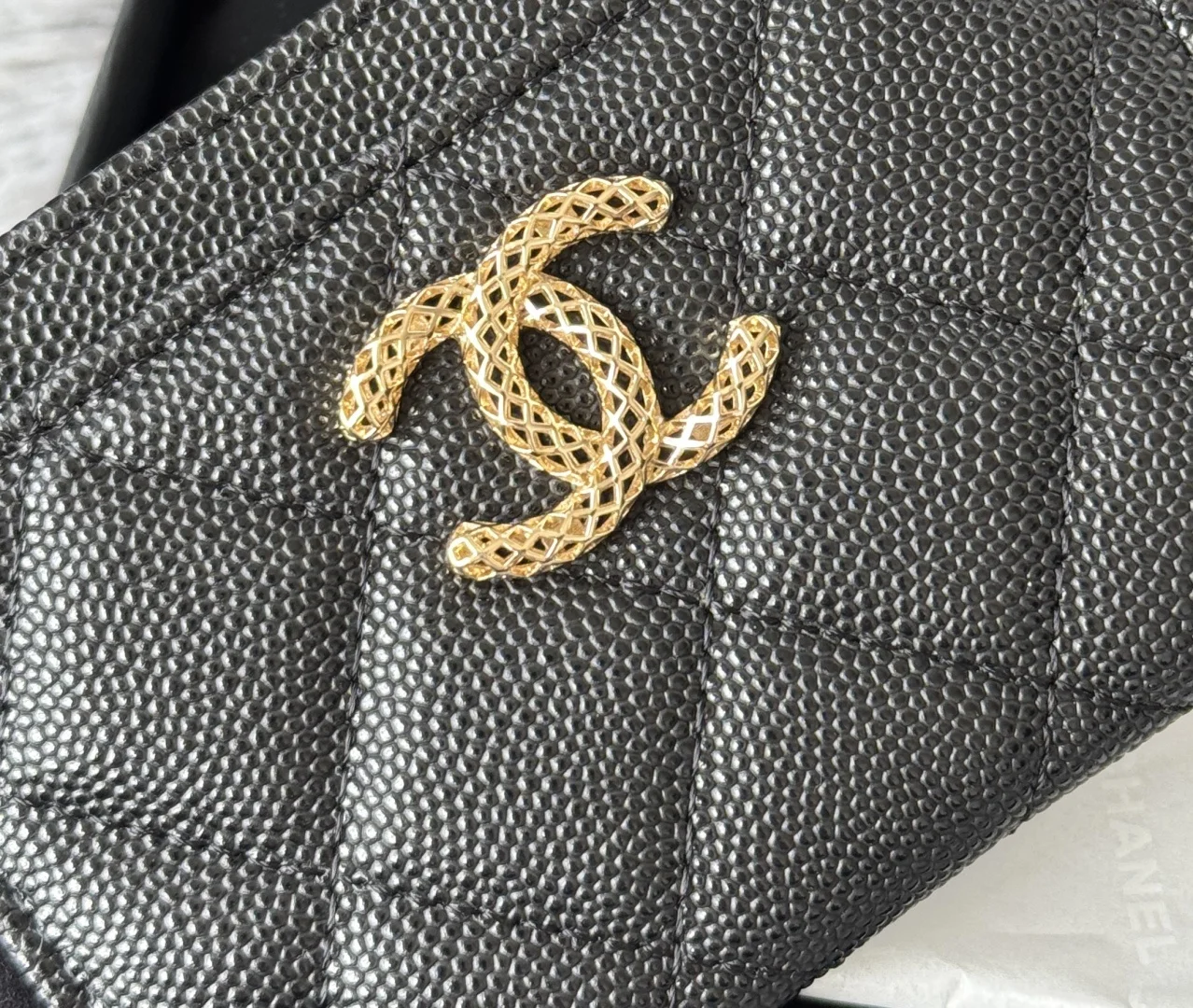 Chanel AP3188 pebble grain hollow card holder - Detail view 6