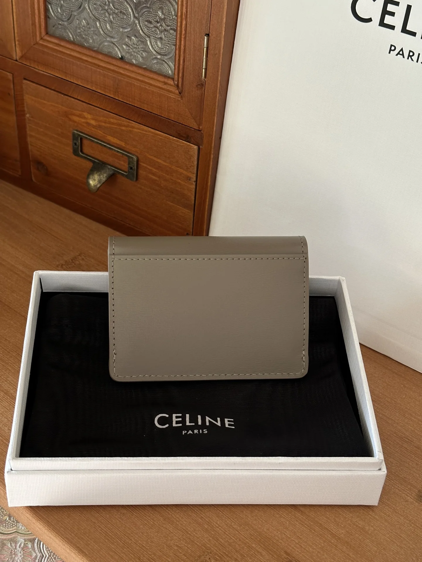 Celine 10I5834 TRIOMPHE Shiny Calfskin Flap Card Holder - Detail view 2