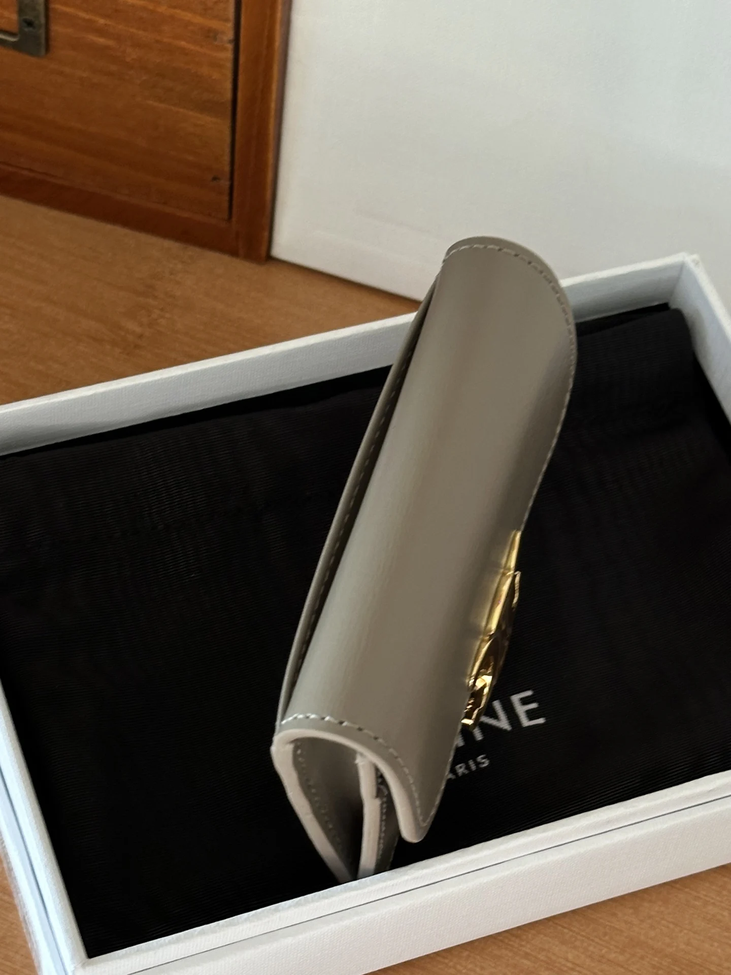 Celine 10I5834 TRIOMPHE Shiny Calfskin Flap Card Holder - Detail view 3