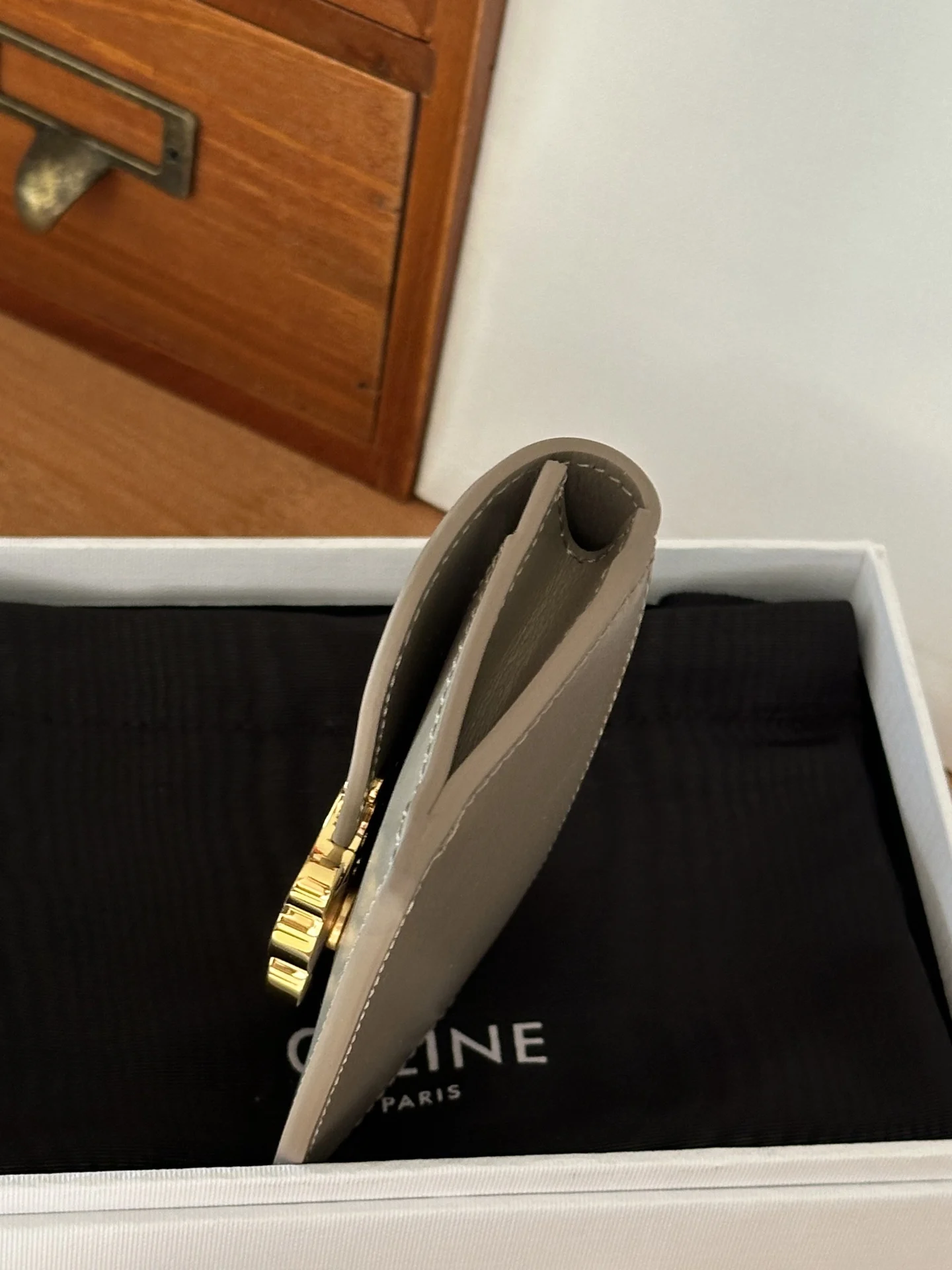 Celine 10I5834 TRIOMPHE Shiny Calfskin Flap Card Holder - Detail view 4
