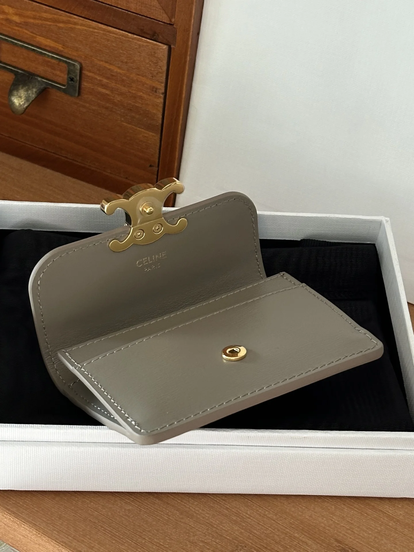 Celine 10I5834 TRIOMPHE Shiny Calfskin Flap Card Holder - Detail view 6