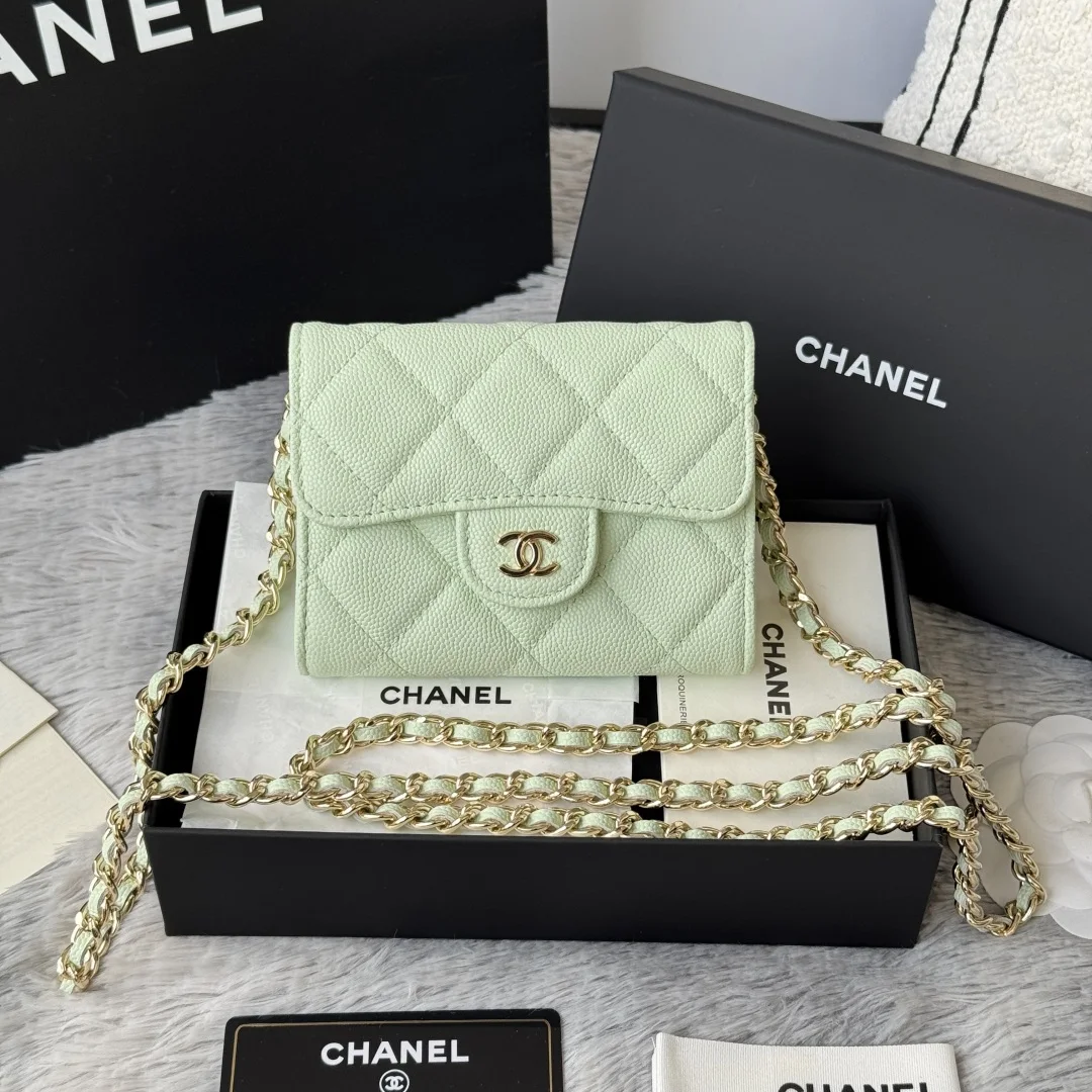 Chanel 0238 SS19 Magnetic Snap Chain Bag Small Chanel Chain Bag - Detail view 2