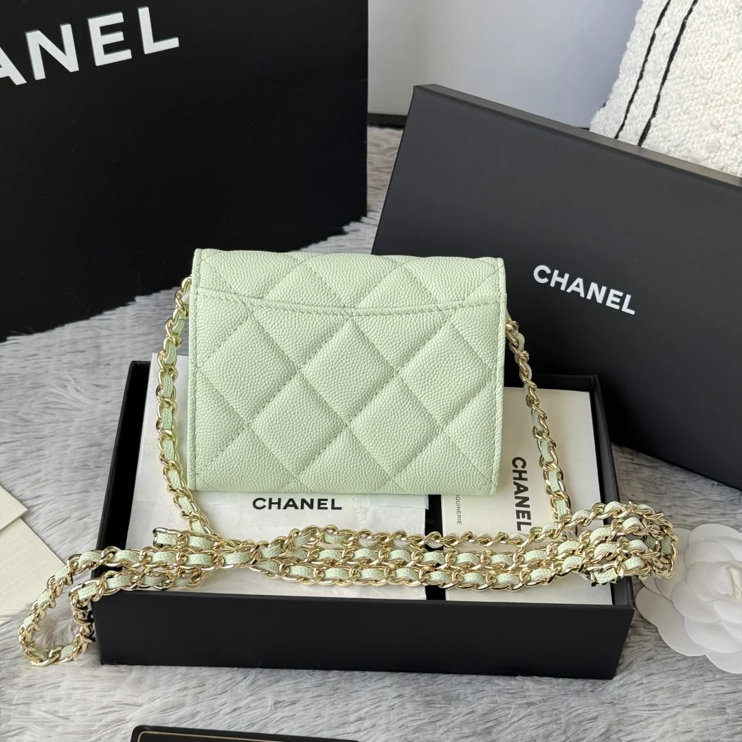 Chanel 0238 SS19 Magnetic Snap Chain Bag Small Chanel Chain Bag - Detail view 3